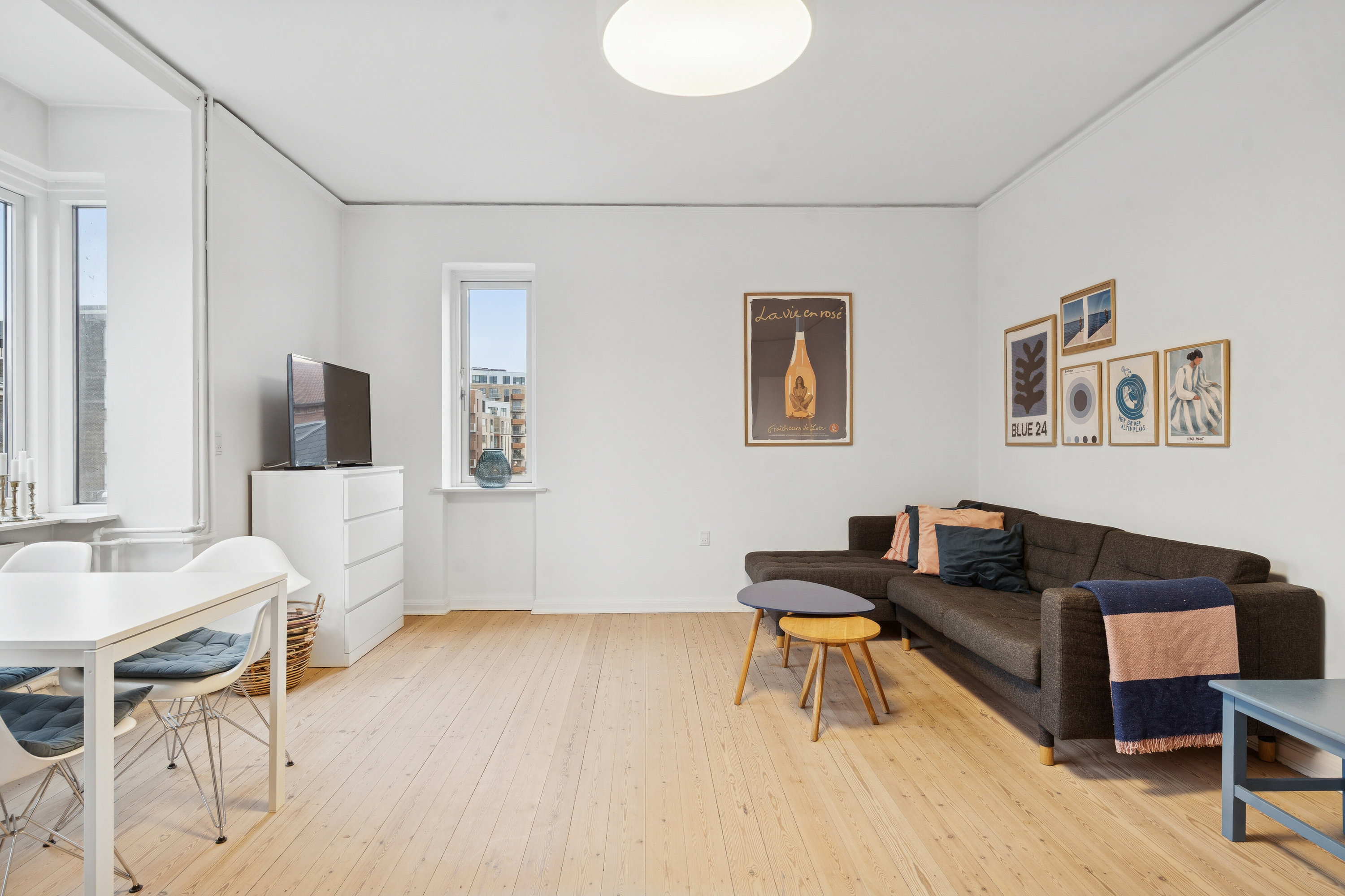 Fremhævet stue billede i fuldskærmstilstand. Billede af Østre Stationsvej 44, 3. tv., 5000 Odense C