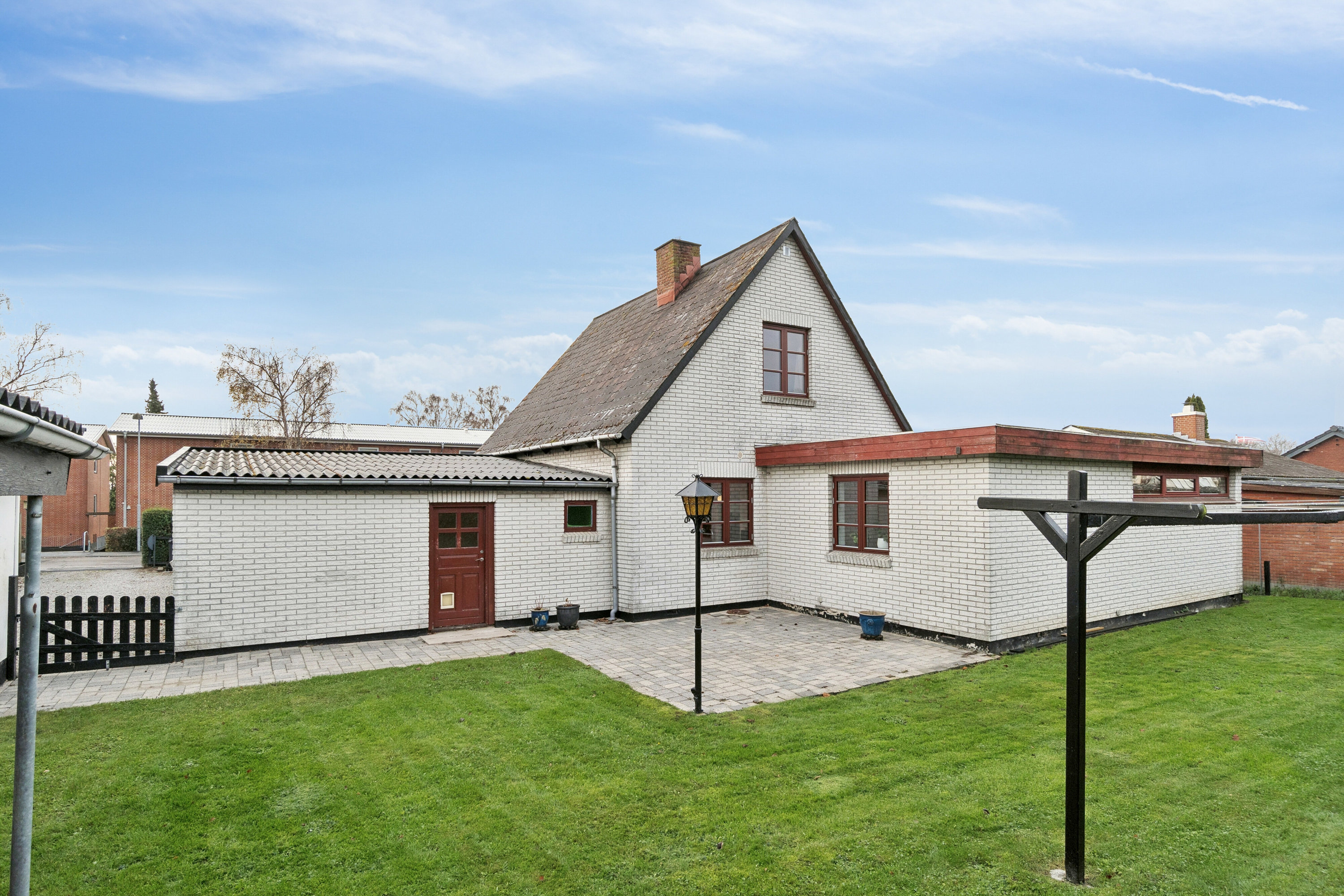 Fremhævet set fra haven billede i fuldskærmstilstand. Billede af Parkvej 2B, 4640 Faxe