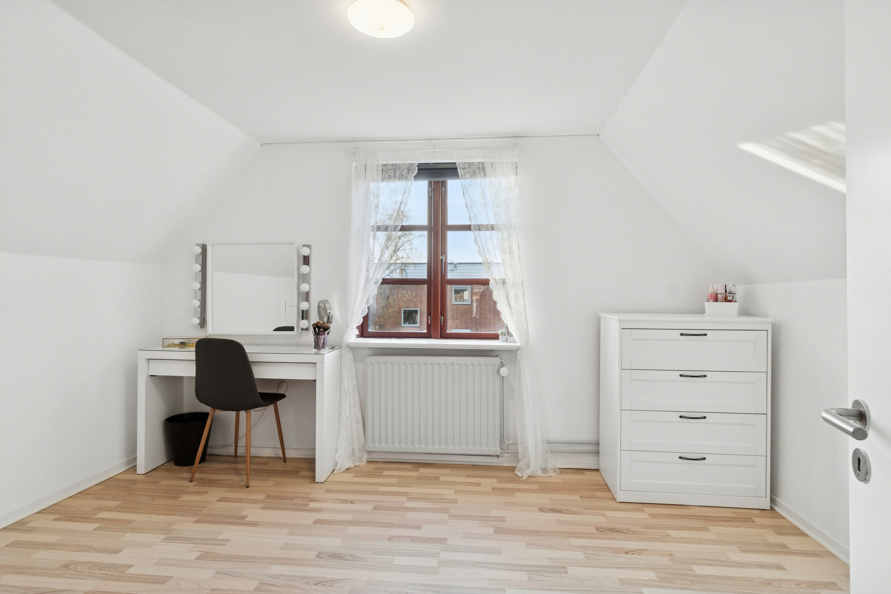 Fremhævet arbejdsværelse billede i fuldskærmstilstand. Billede af Parkvej 2B, 4640 Faxe