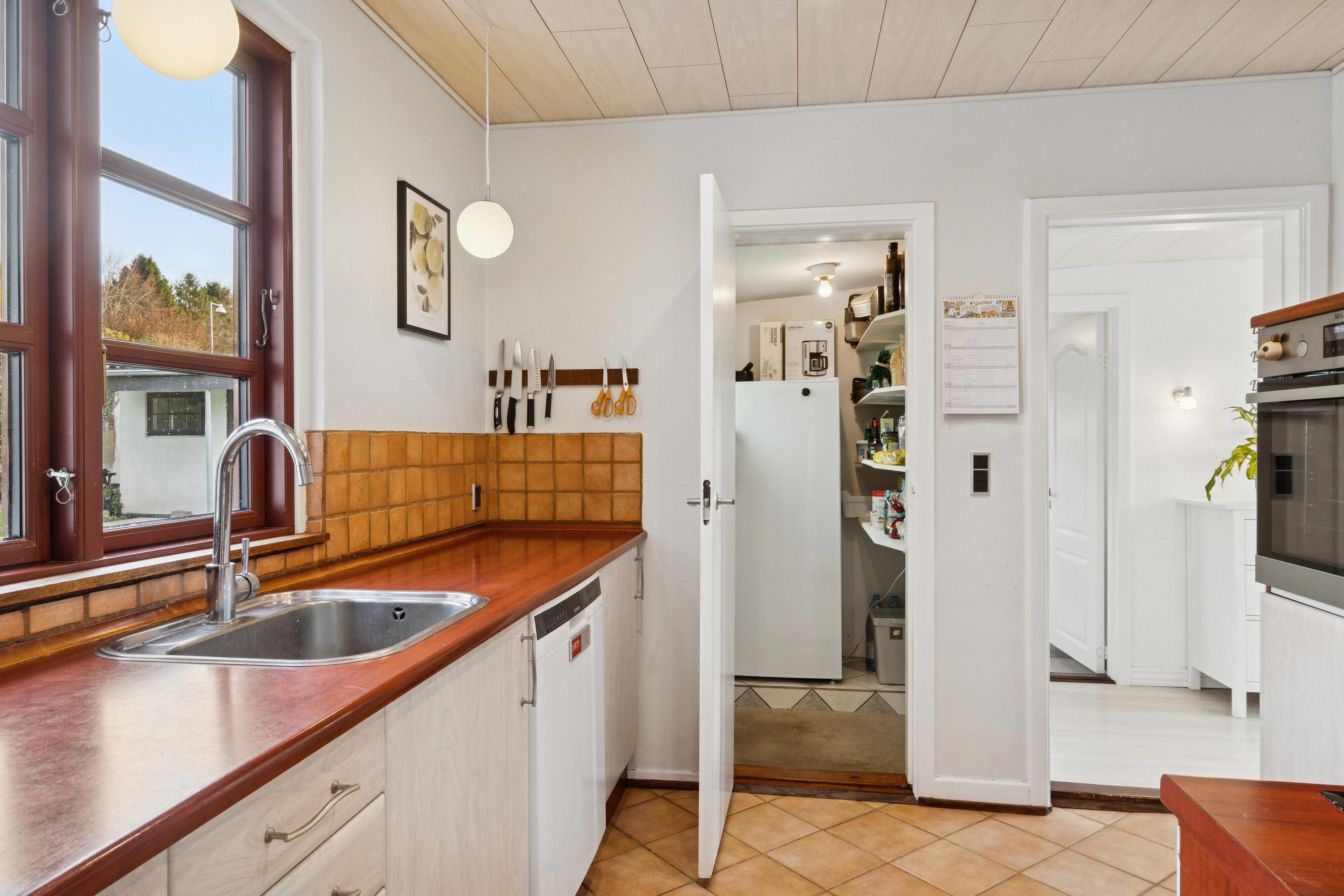 Fremhævet køkken billede i fuldskærmstilstand. Billede af Parkvej 2B, 4640 Faxe