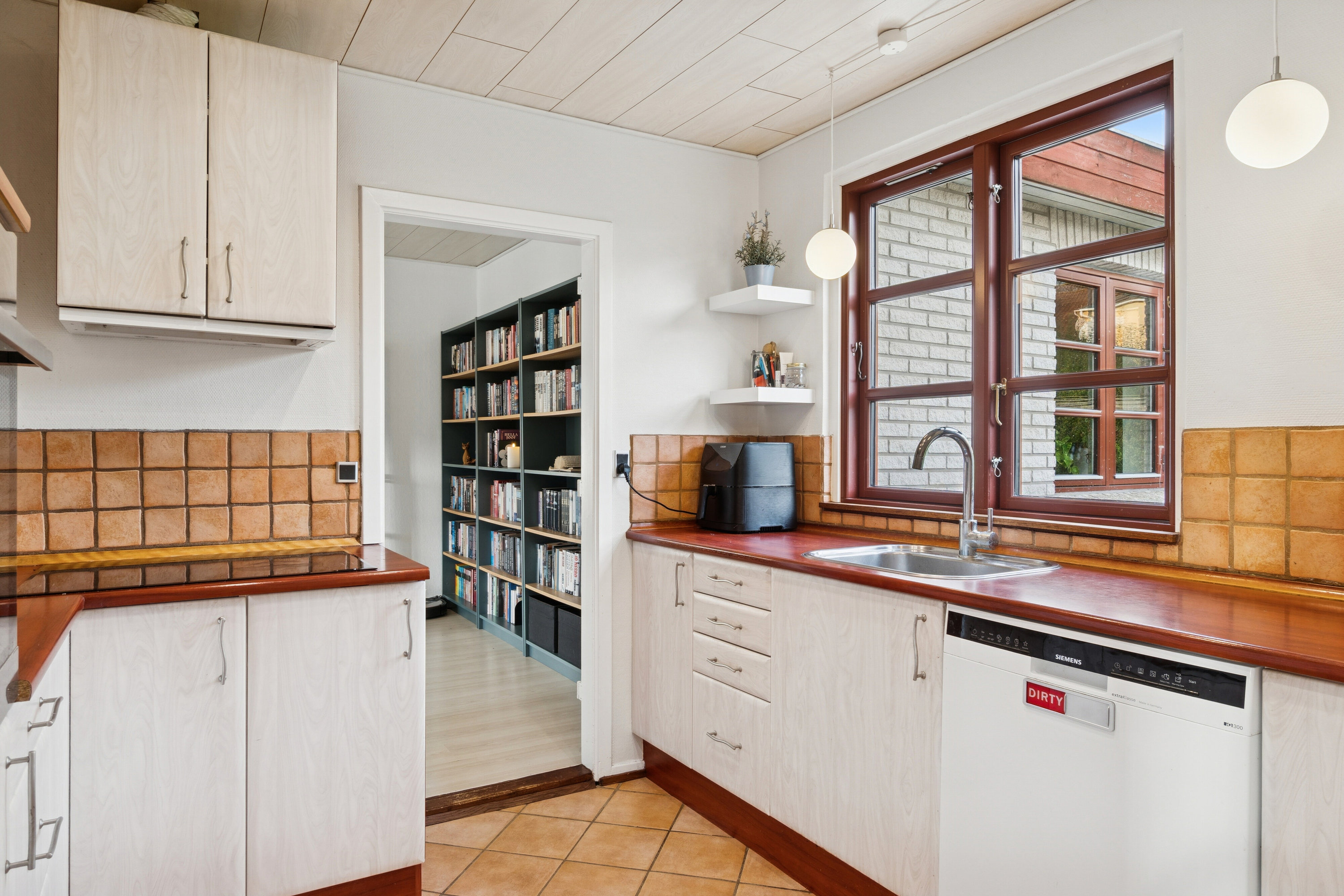 Fremhævet køkken billede i fuldskærmstilstand. Billede af Parkvej 2B, 4640 Faxe