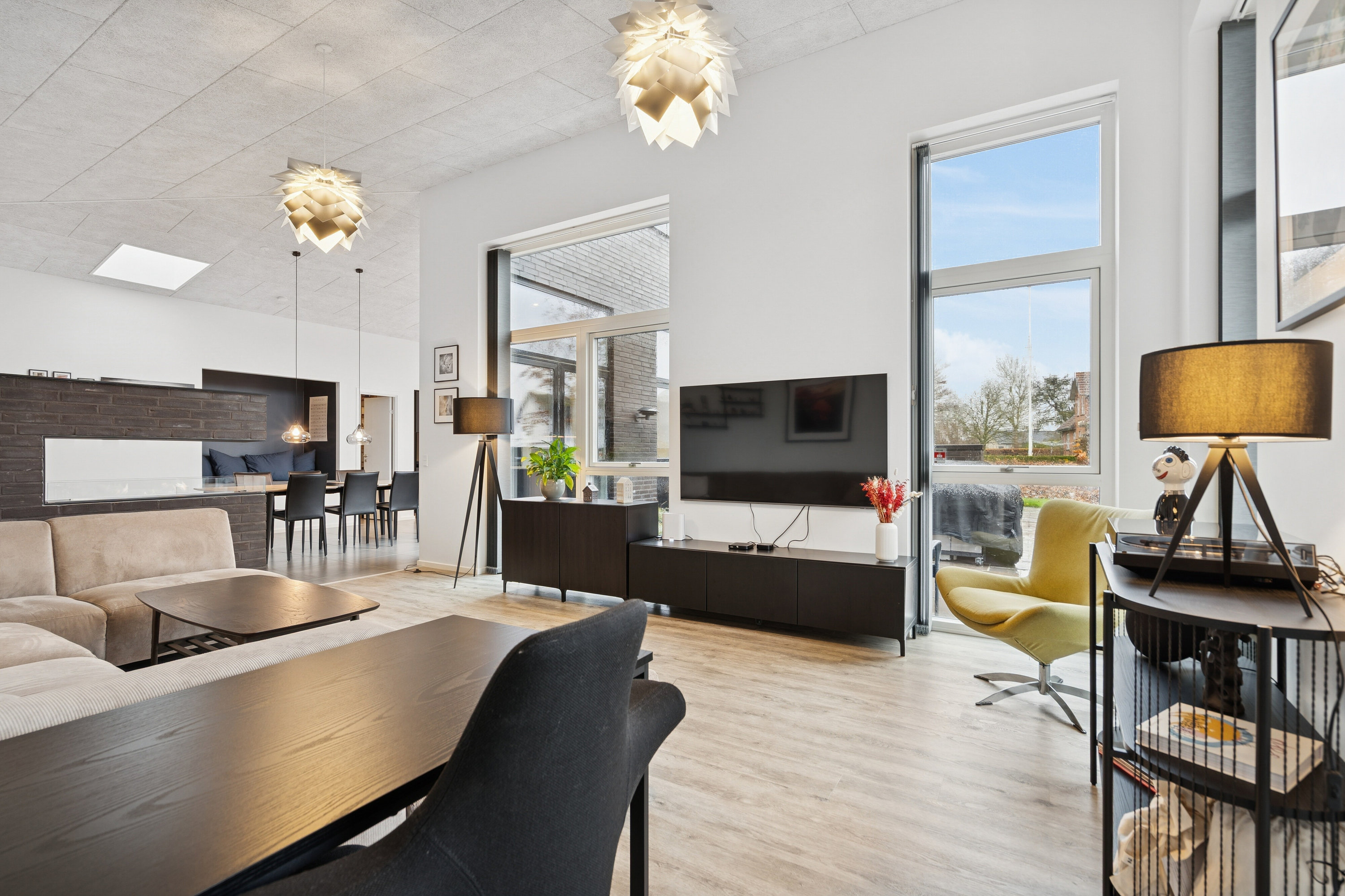 Fremhævet stue billede i fuldskærmstilstand. Billede af Hjortetakken 1, Bellinge, 5250 Odense SV