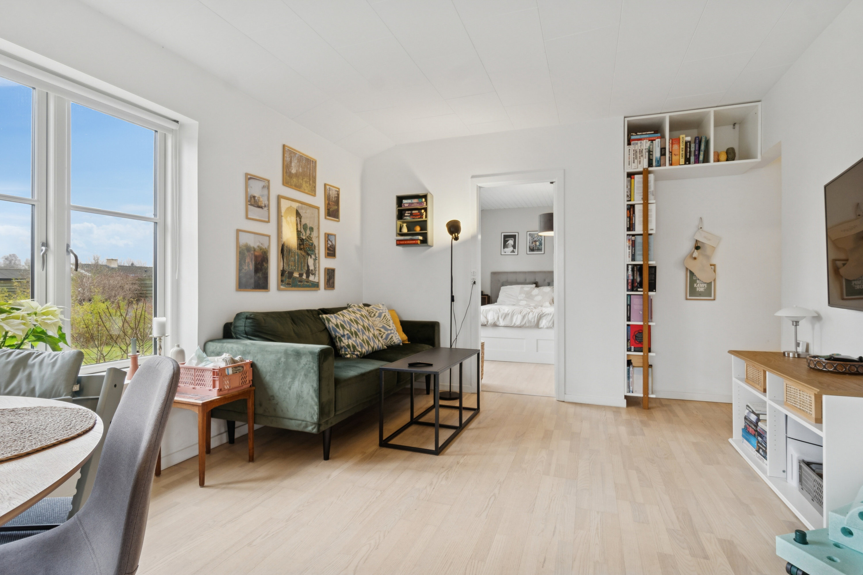 Fremhævet stue billede i fuldskærmstilstand. Billede af Aavej 1B, 3300 Frederiksværk