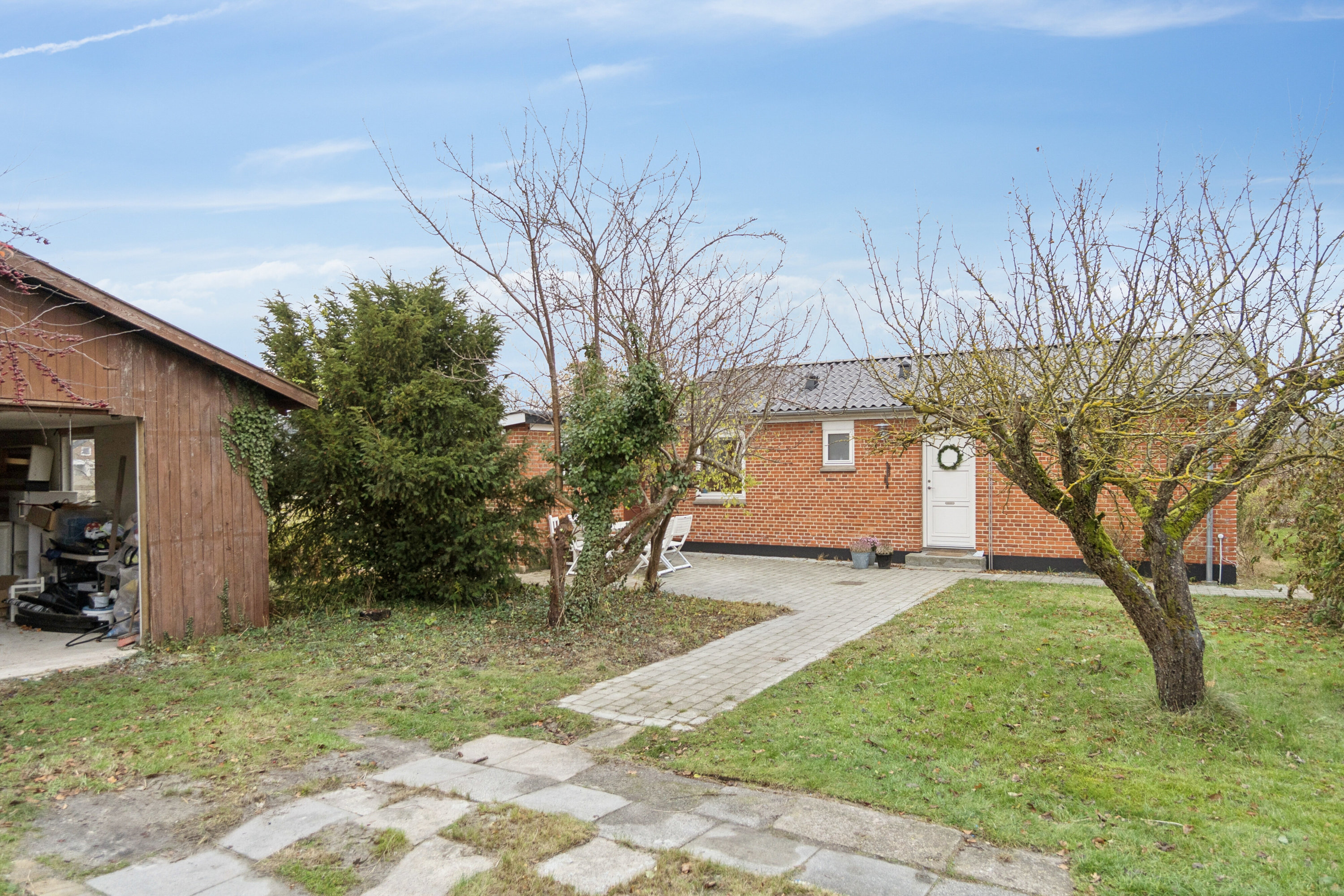 Fremhævet set fra haven billede i fuldskærmstilstand. Billede af Aavej 1B, 3300 Frederiksværk