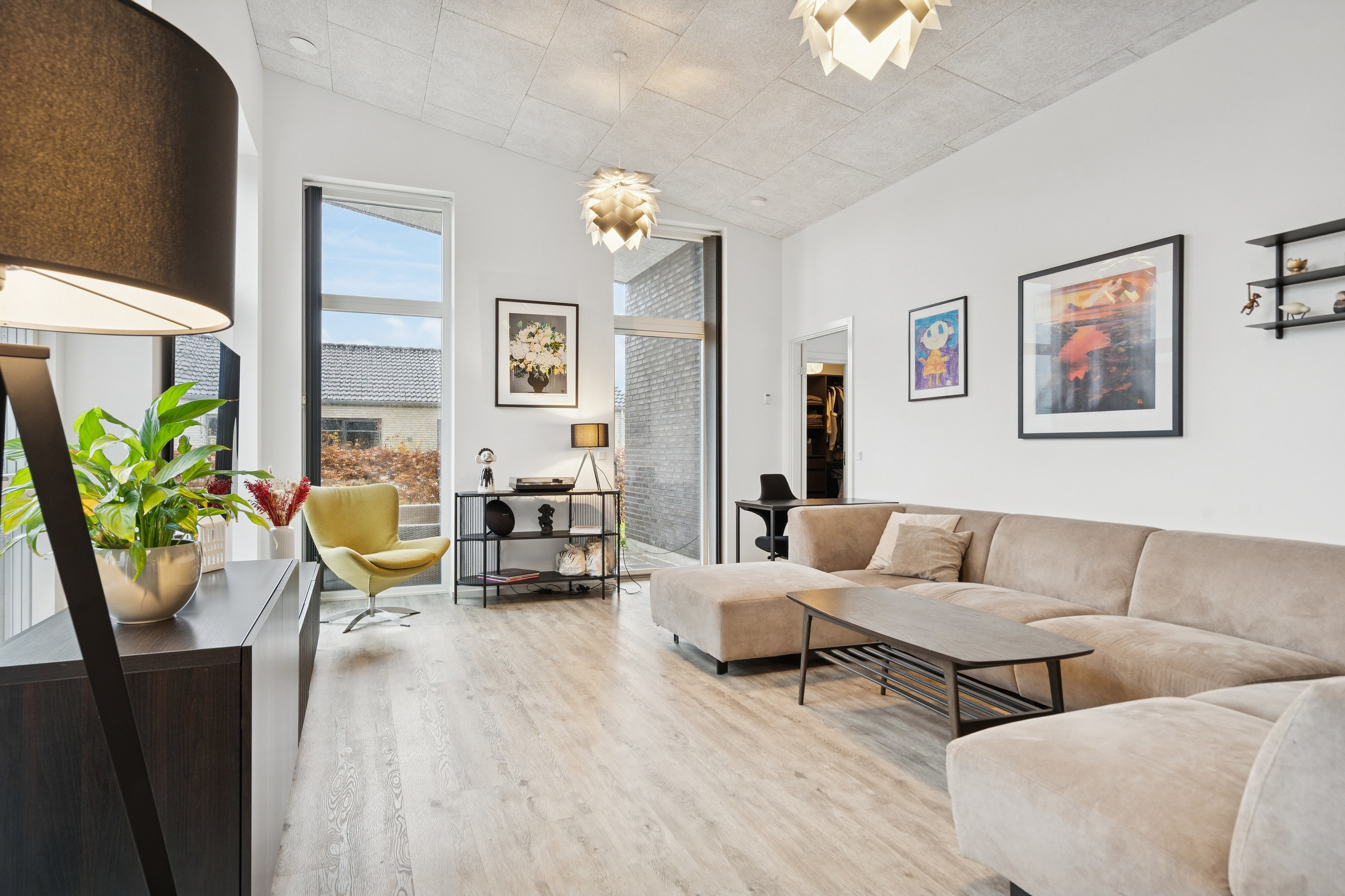 Fremhævet stue billede i fuldskærmstilstand. Billede af Hjortetakken 1, Bellinge, 5250 Odense SV