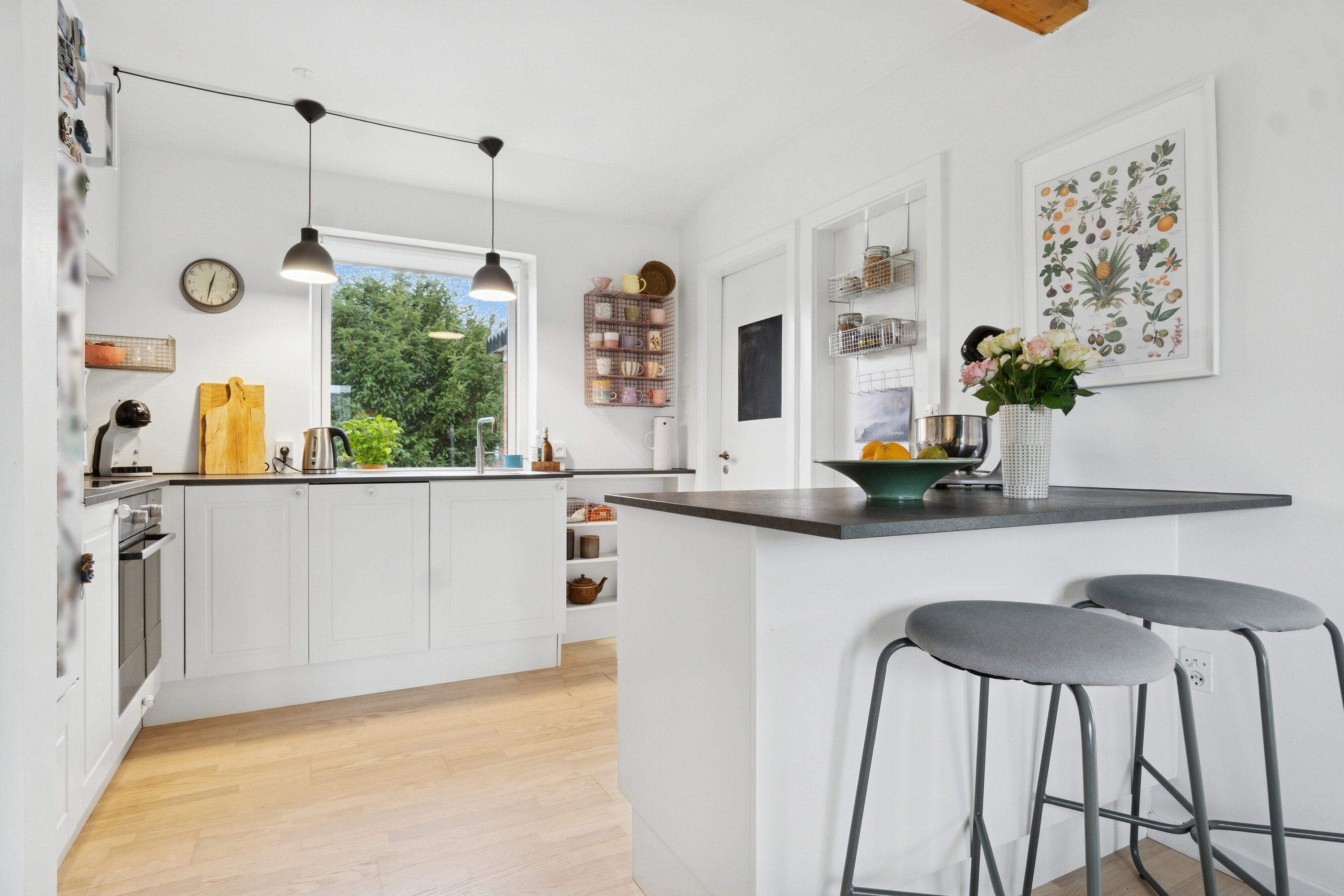 Fremhævet køkken billede i fuldskærmstilstand. Billede af Aavej 1B, 3300 Frederiksværk