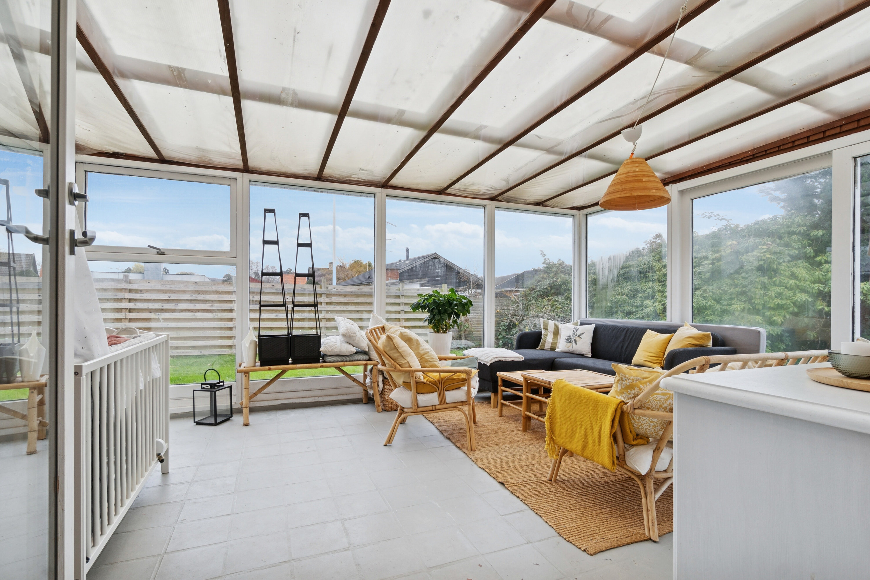 Fremhævet udestue billede i fuldskærmstilstand. Billede af Aavej 1B, 3300 Frederiksværk