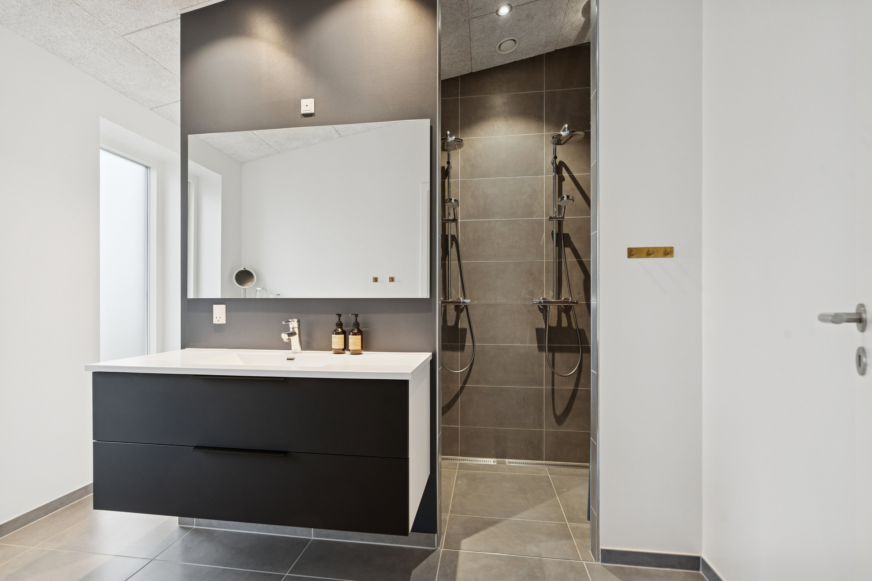 Fremhævet badeværelse billede i fuldskærmstilstand. Billede af Hjortetakken 1, Bellinge, 5250 Odense SV