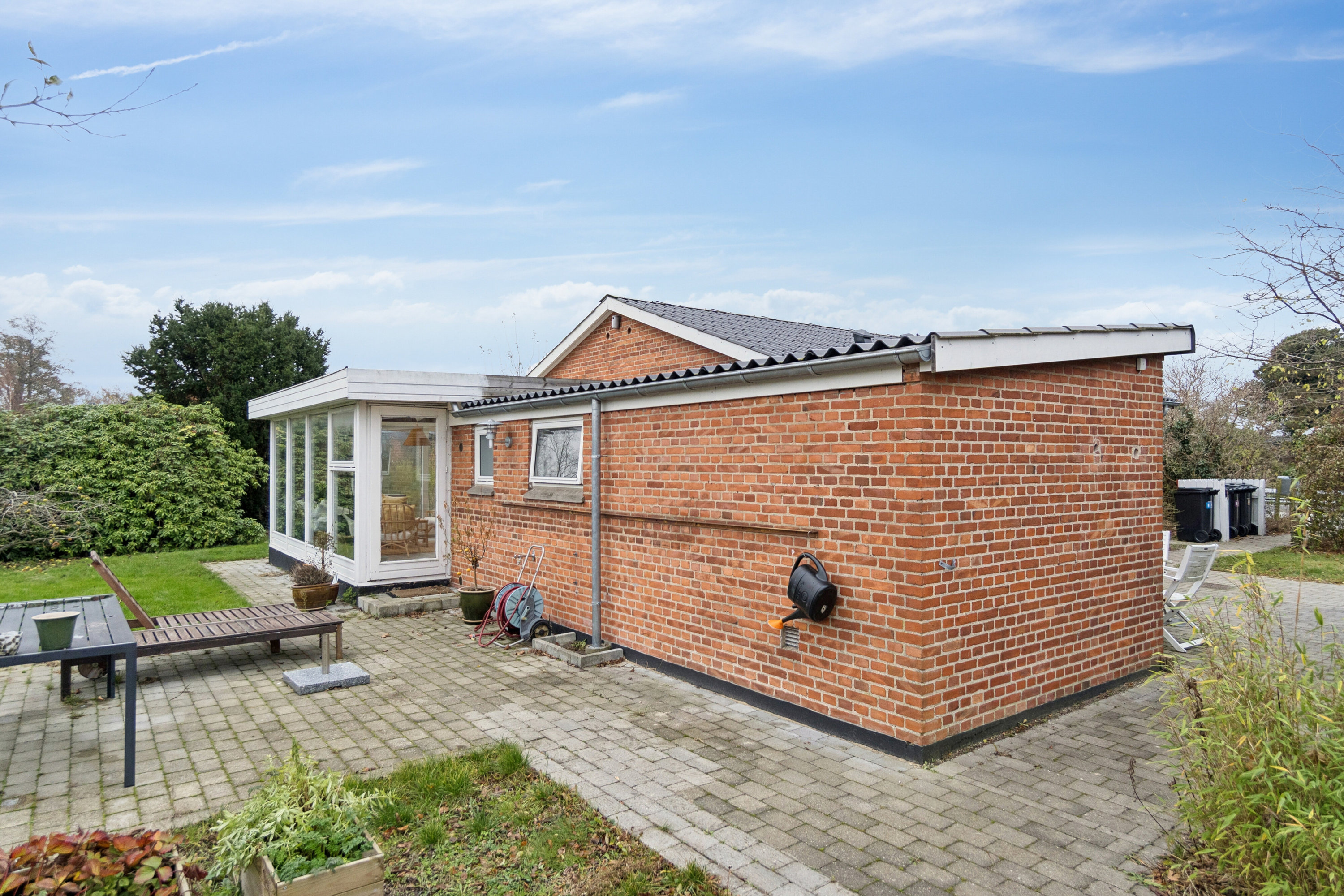 Fremhævet set fra haven billede i fuldskærmstilstand. Billede af Aavej 1B, 3300 Frederiksværk