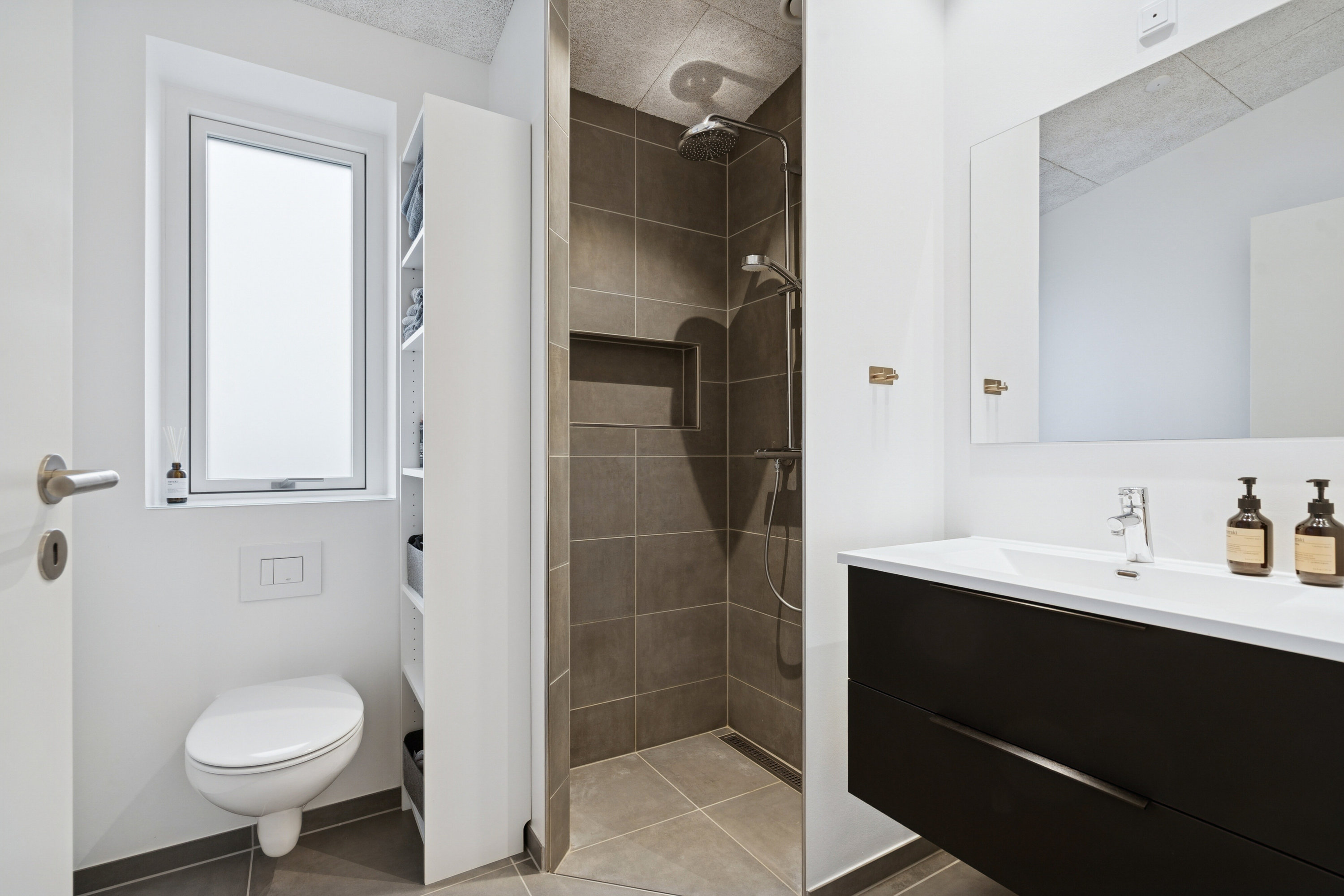 Fremhævet badeværelse billede i fuldskærmstilstand. Billede af Hjortetakken 1, Bellinge, 5250 Odense SV