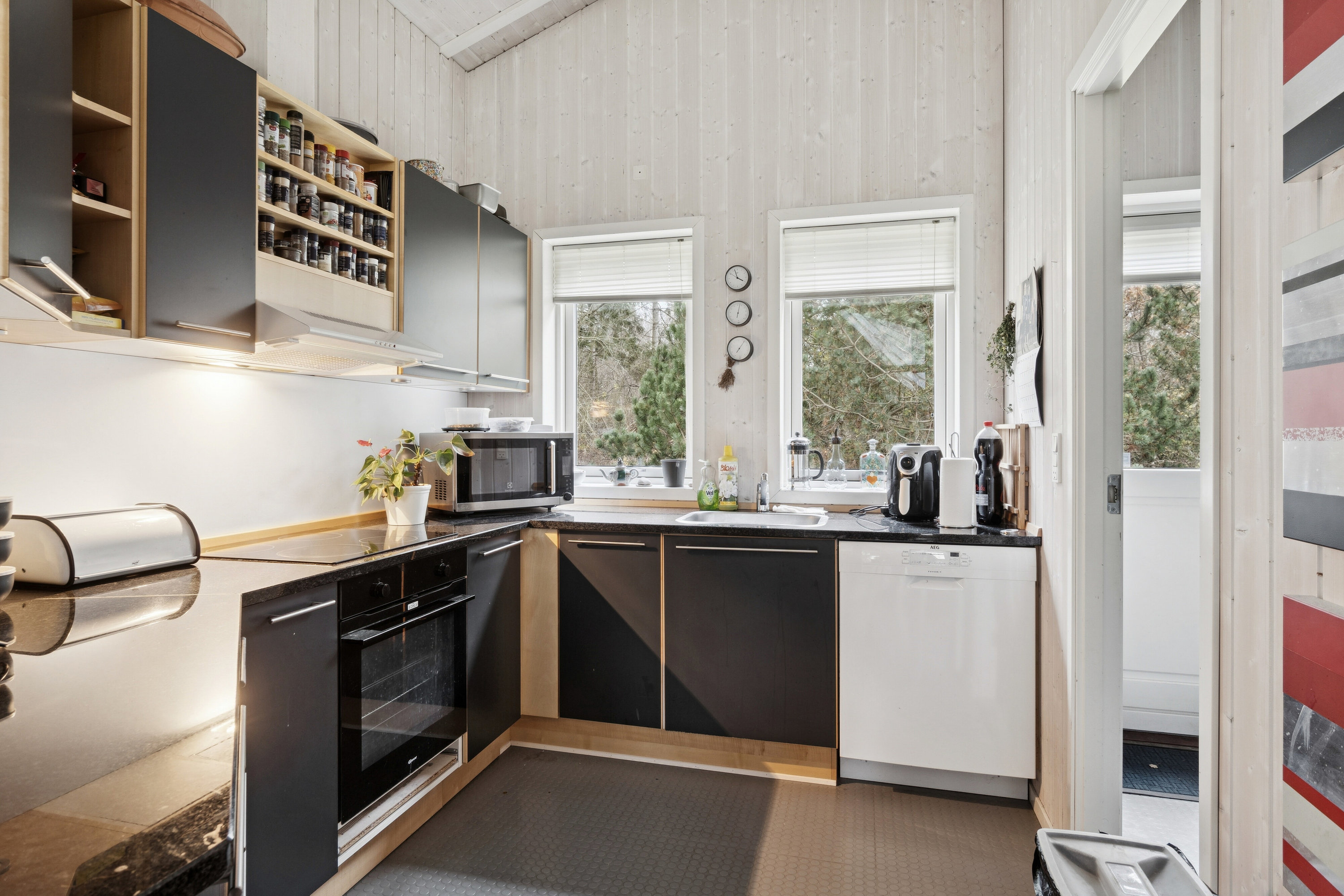 Fremhævet køkken billede i fuldskærmstilstand. Billede af Kongeleddet 8, 4581 Rørvig