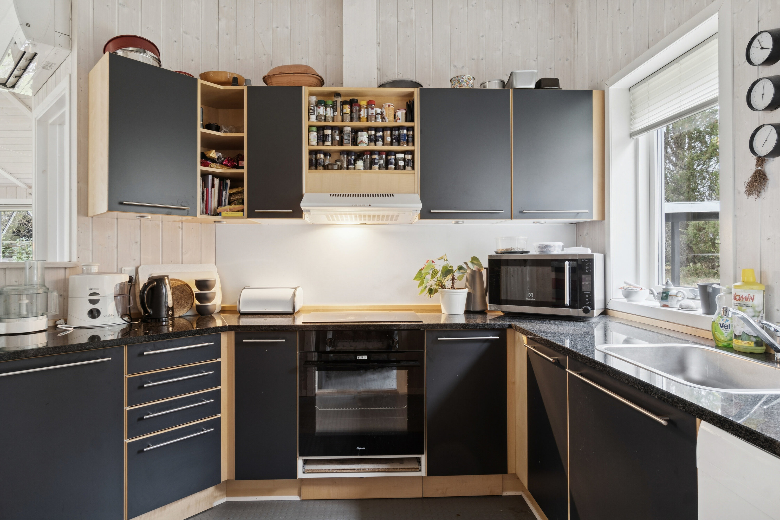 Fremhævet køkken billede i fuldskærmstilstand. Billede af Kongeleddet 8, 4581 Rørvig