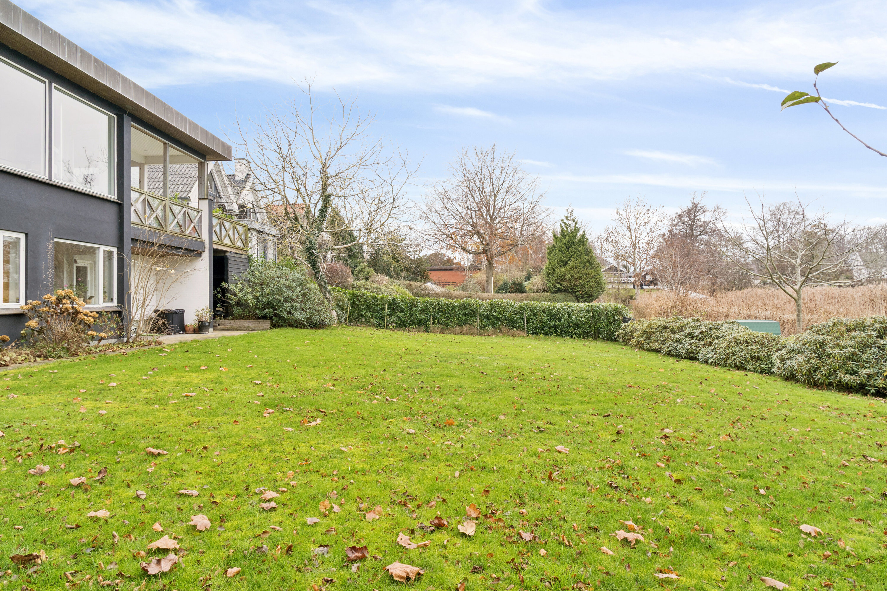 Fremhævet set fra haven billede i fuldskærmstilstand. Billede af Søvej 9, 3100 Hornbæk