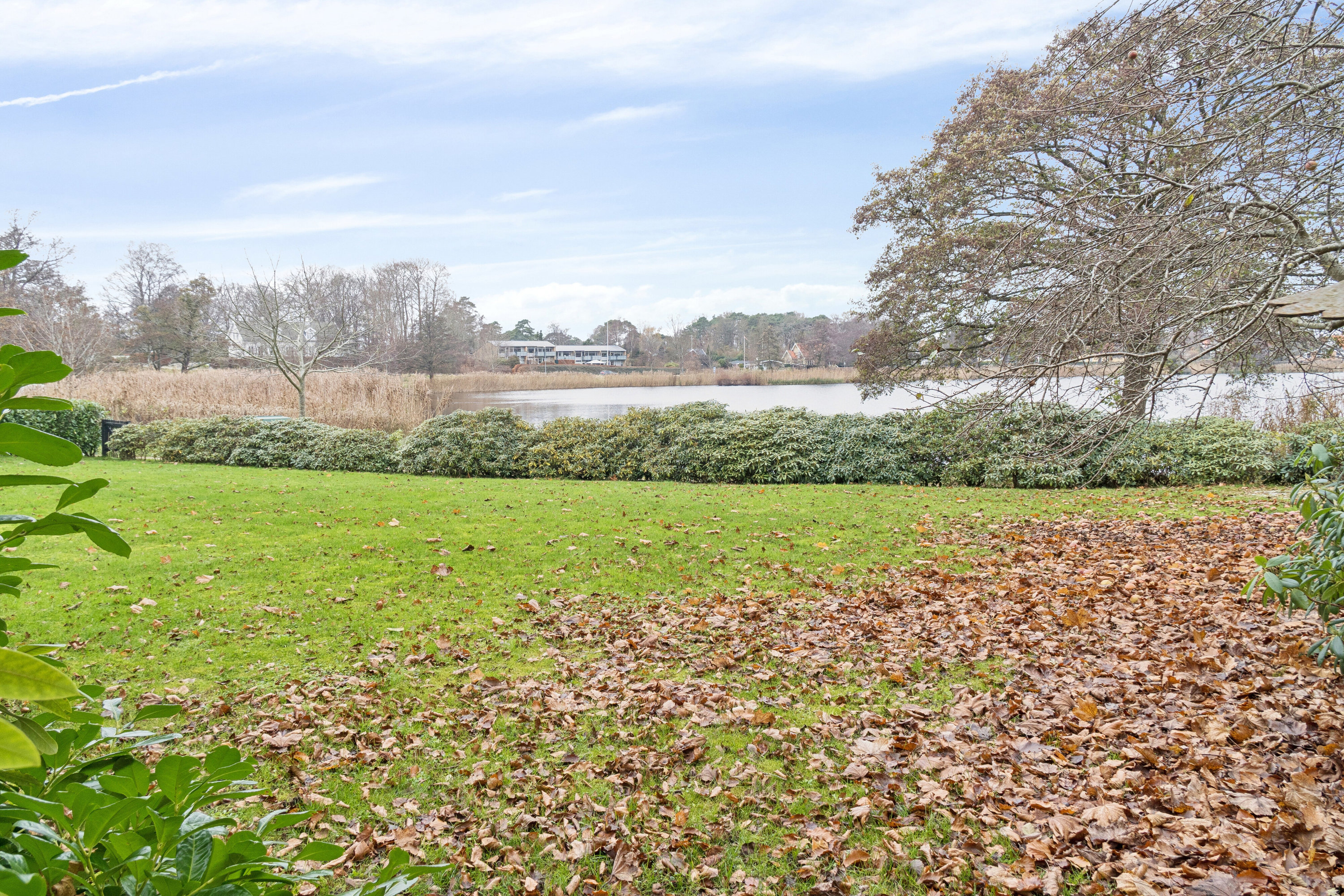 Fremhævet set fra haven billede i fuldskærmstilstand. Billede af Søvej 9, 3100 Hornbæk