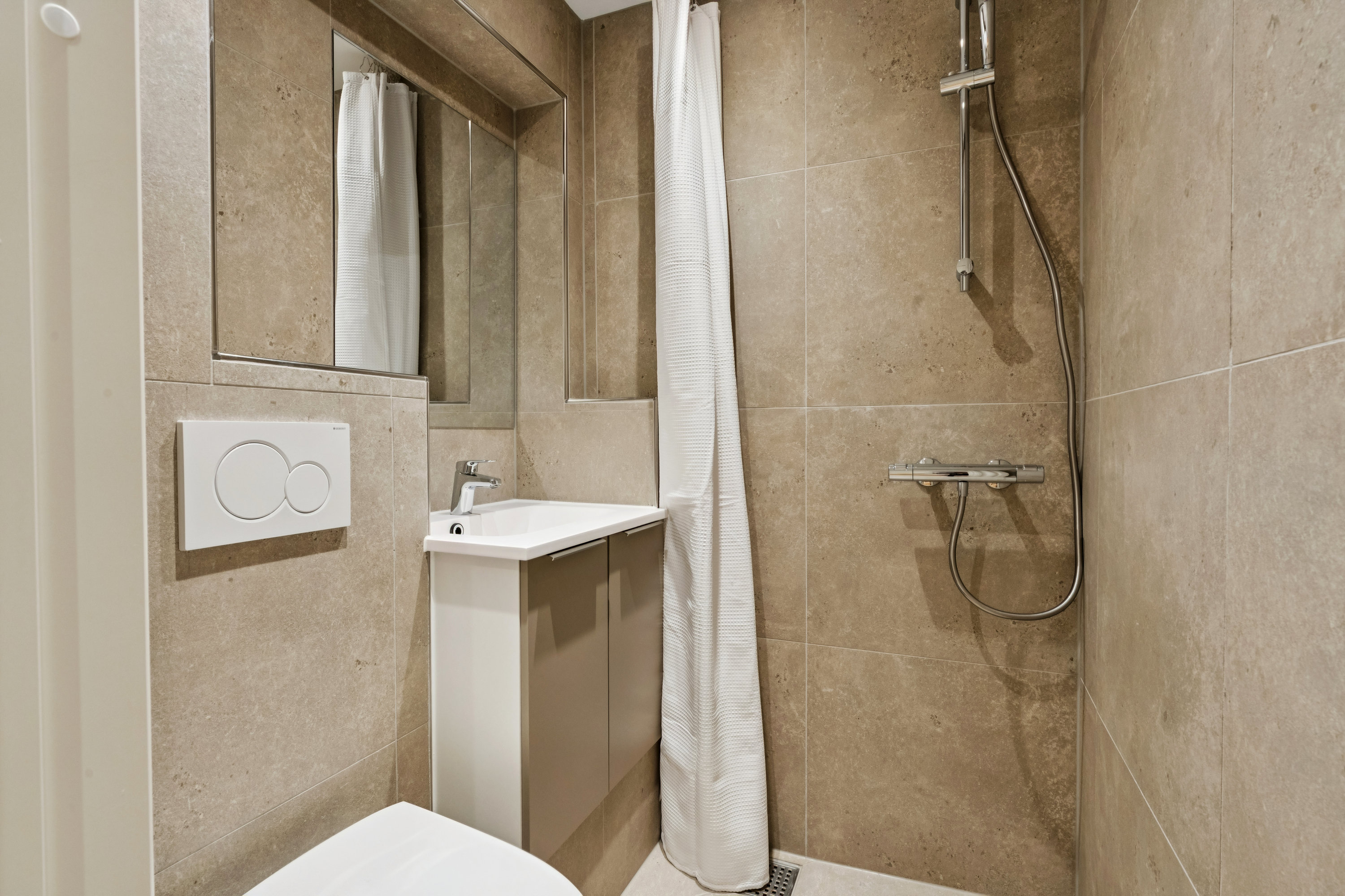 Miniaturebillede 1: badeværelse. Billede af Læsøgade 7, st.. th., 9000 Aalborg