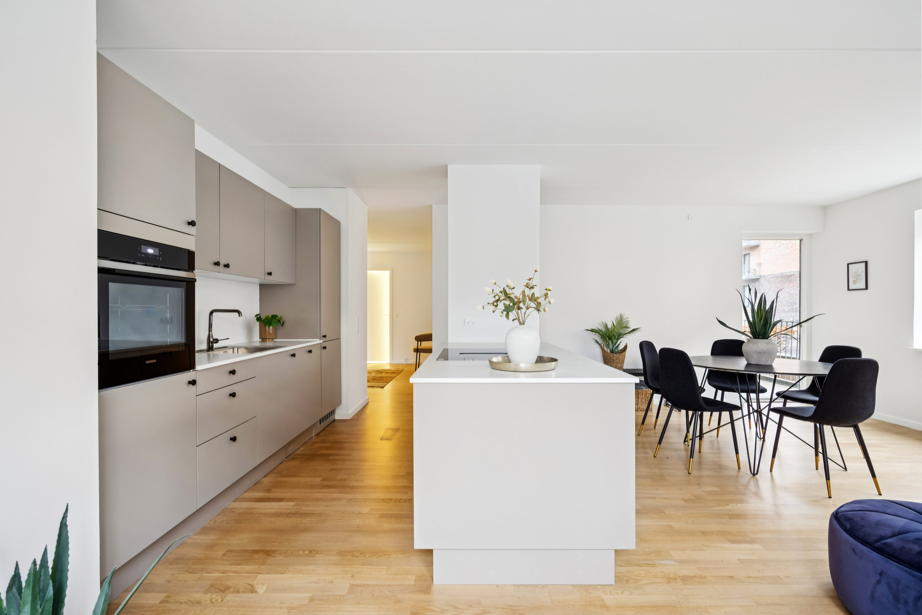 Fremhævet stue billede i fuldskærmstilstand. Billede af Nimbusparken 7, st.. 1., 2000 Frederiksberg