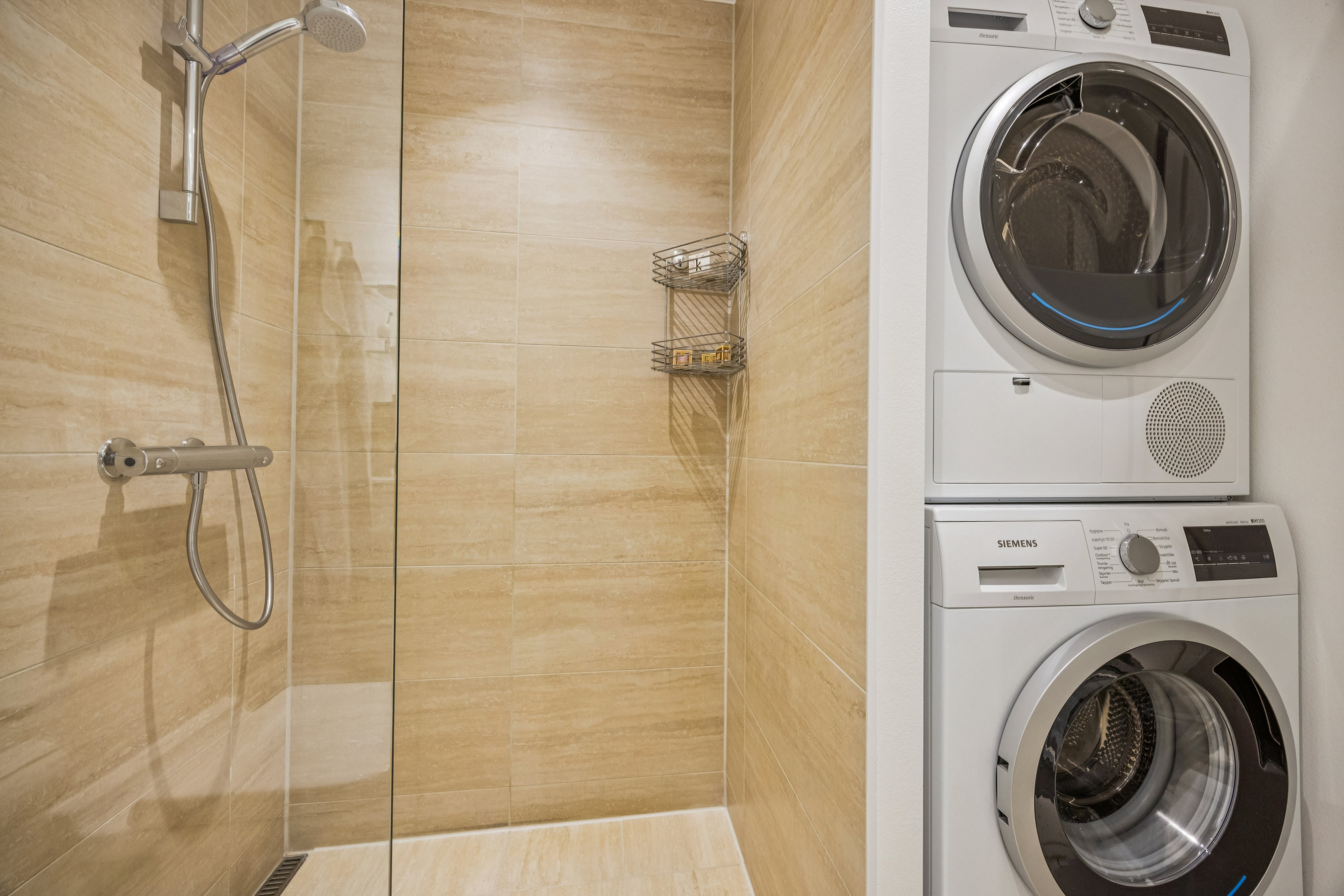 Fremhævet badeværelse billede i fuldskærmstilstand. Billede af Carl Klitgaards Vej 35, st.. th., 9400 Nørresundby