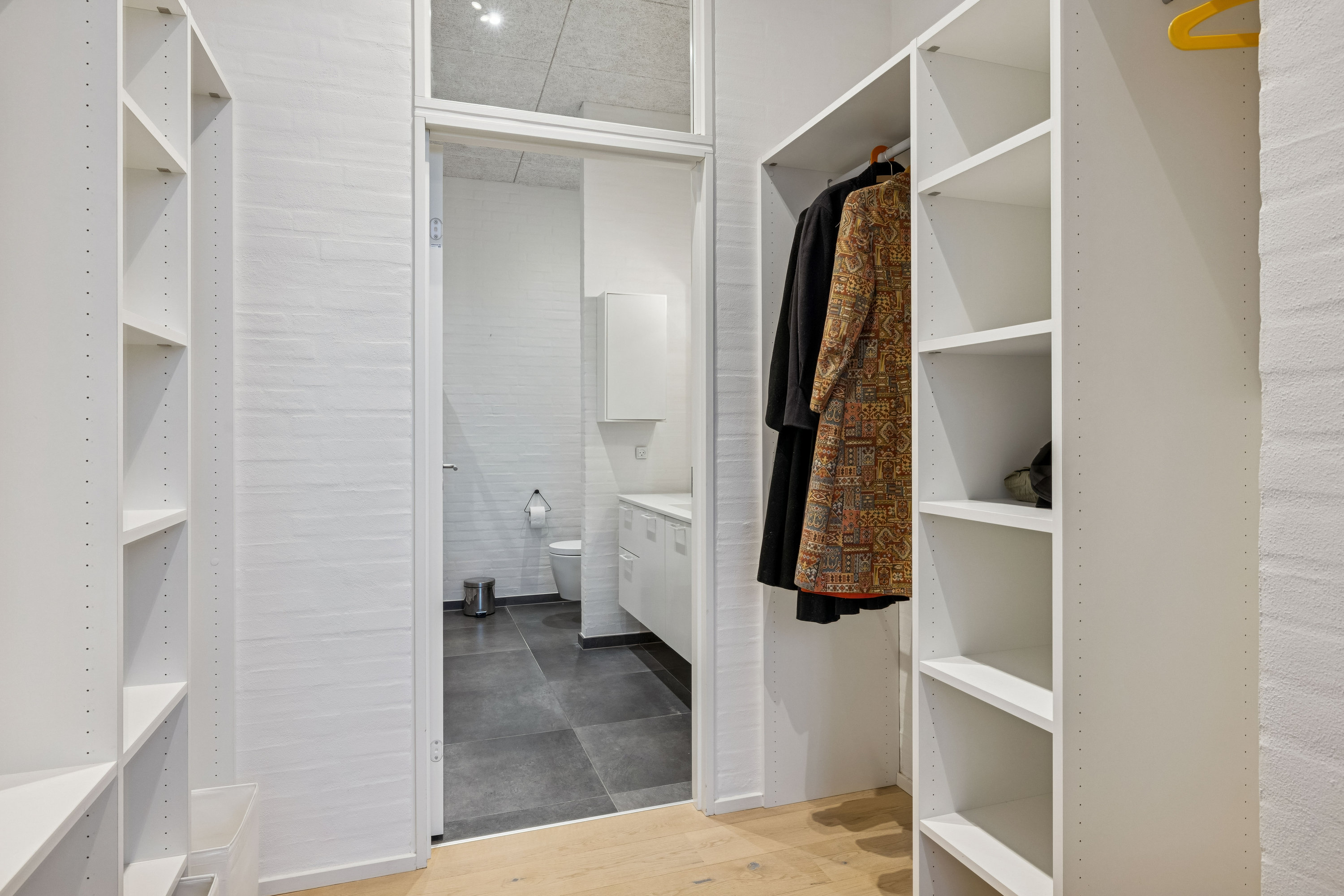 Fremhævet entré billede i fuldskærmstilstand. Billede af Strandparken 6, 8410 Rønde