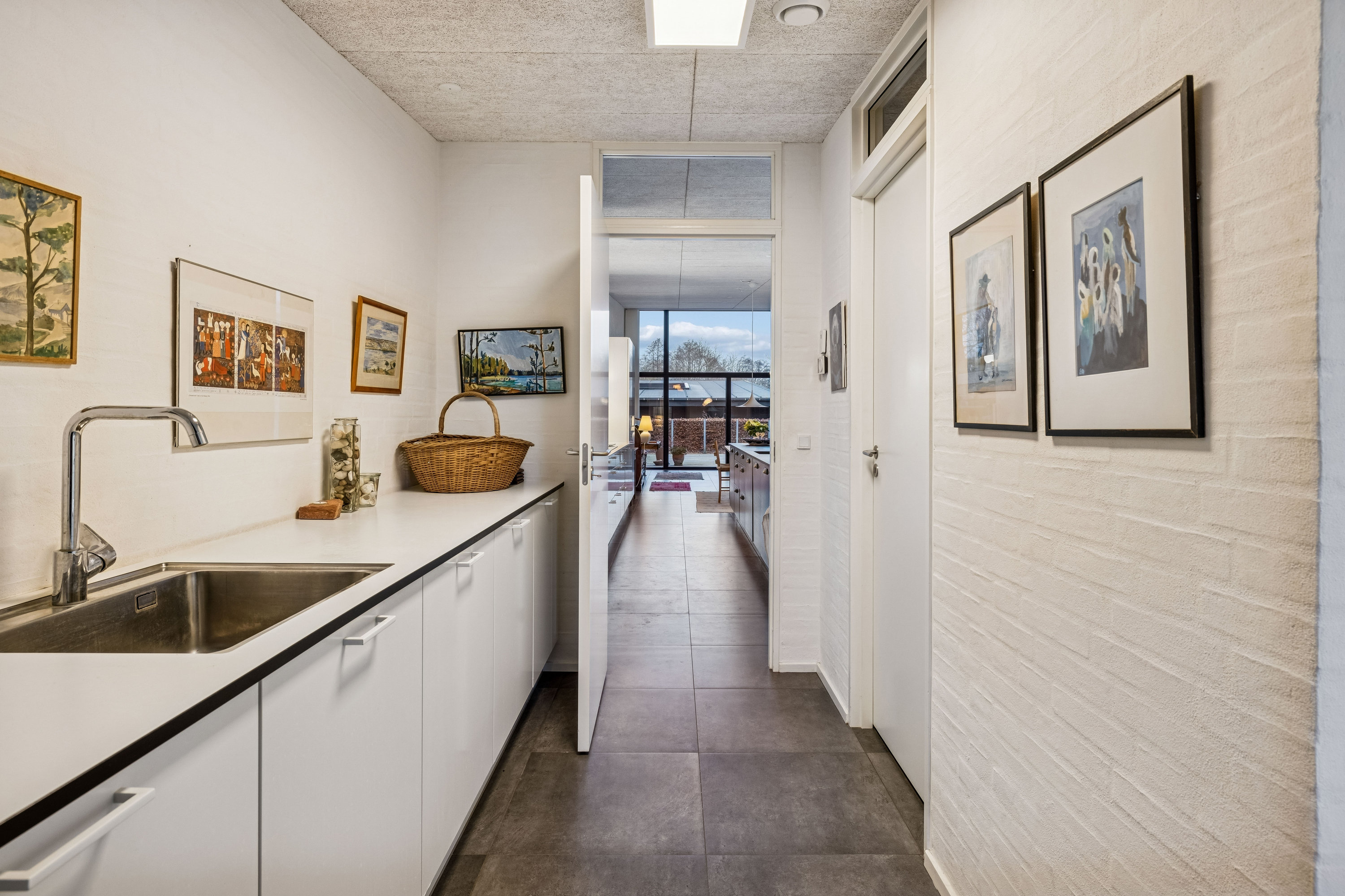 Fremhævet køkken billede i fuldskærmstilstand. Billede af Strandparken 6, 8410 Rønde