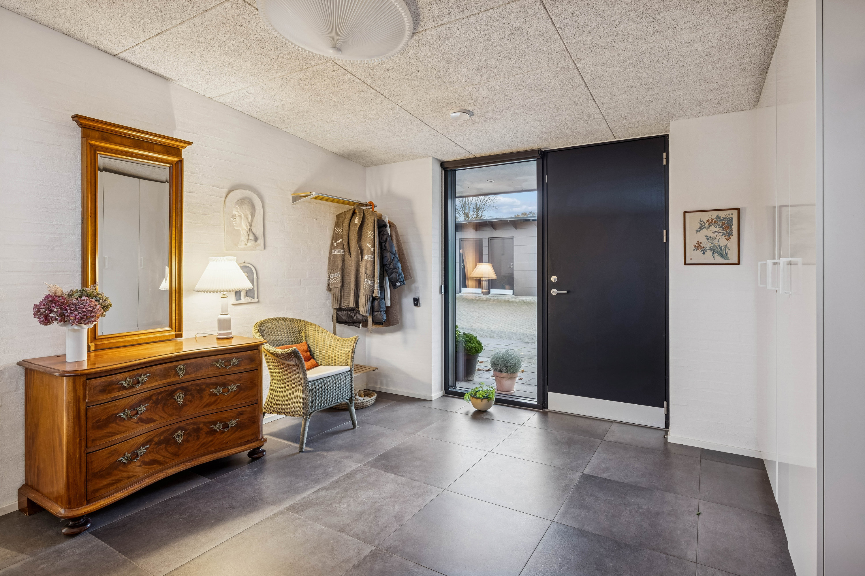 Miniaturebillede 2: entré. Billede af Strandparken 6, 8410 Rønde