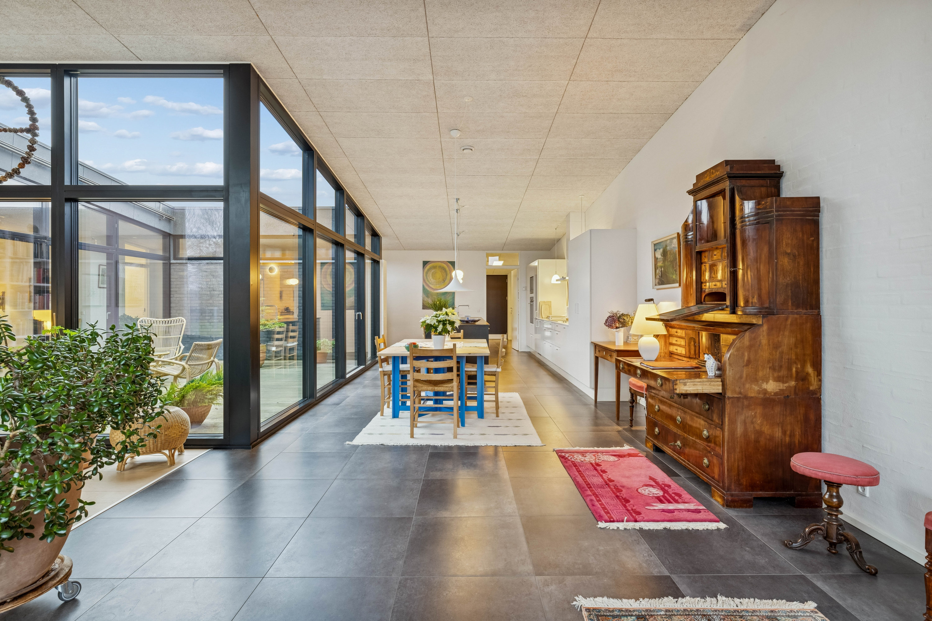 Fremhævet stue billede i fuldskærmstilstand. Billede af Strandparken 6, 8410 Rønde