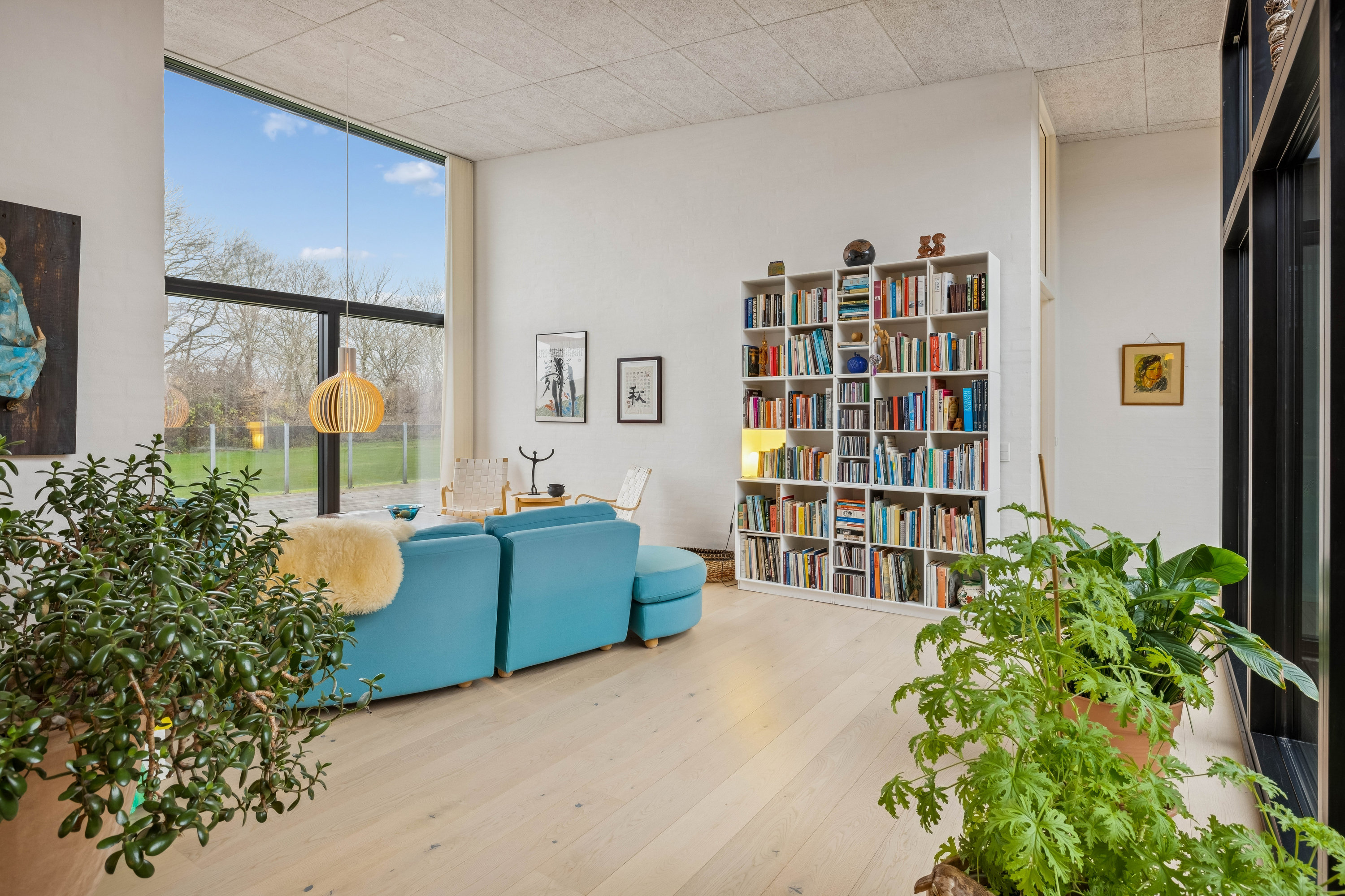 Fremhævet stue billede i fuldskærmstilstand. Billede af Strandparken 6, 8410 Rønde