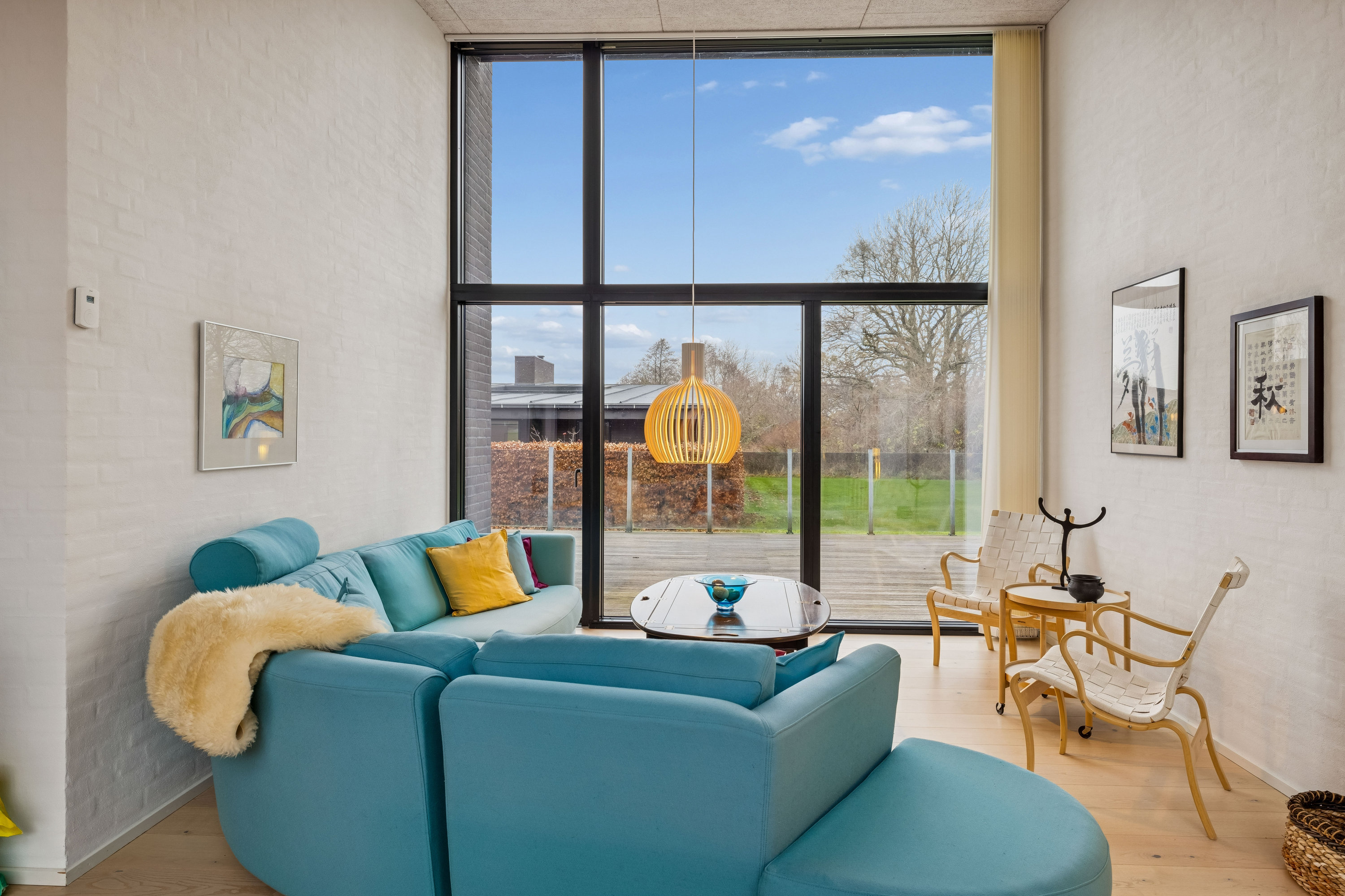 Fremhævet stue billede i fuldskærmstilstand. Billede af Strandparken 6, 8410 Rønde