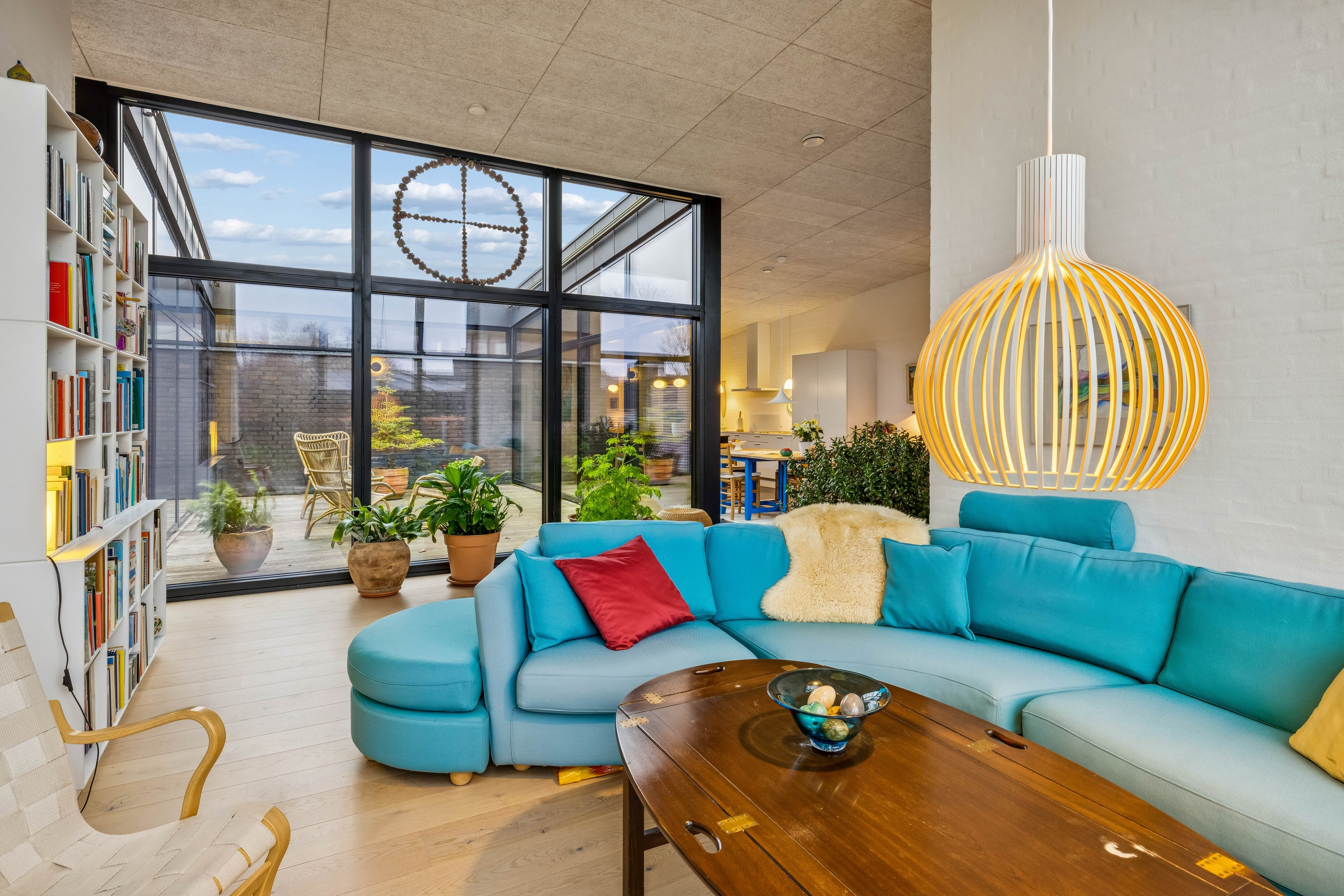 Fremhævet stue billede i fuldskærmstilstand. Billede af Strandparken 6, 8410 Rønde