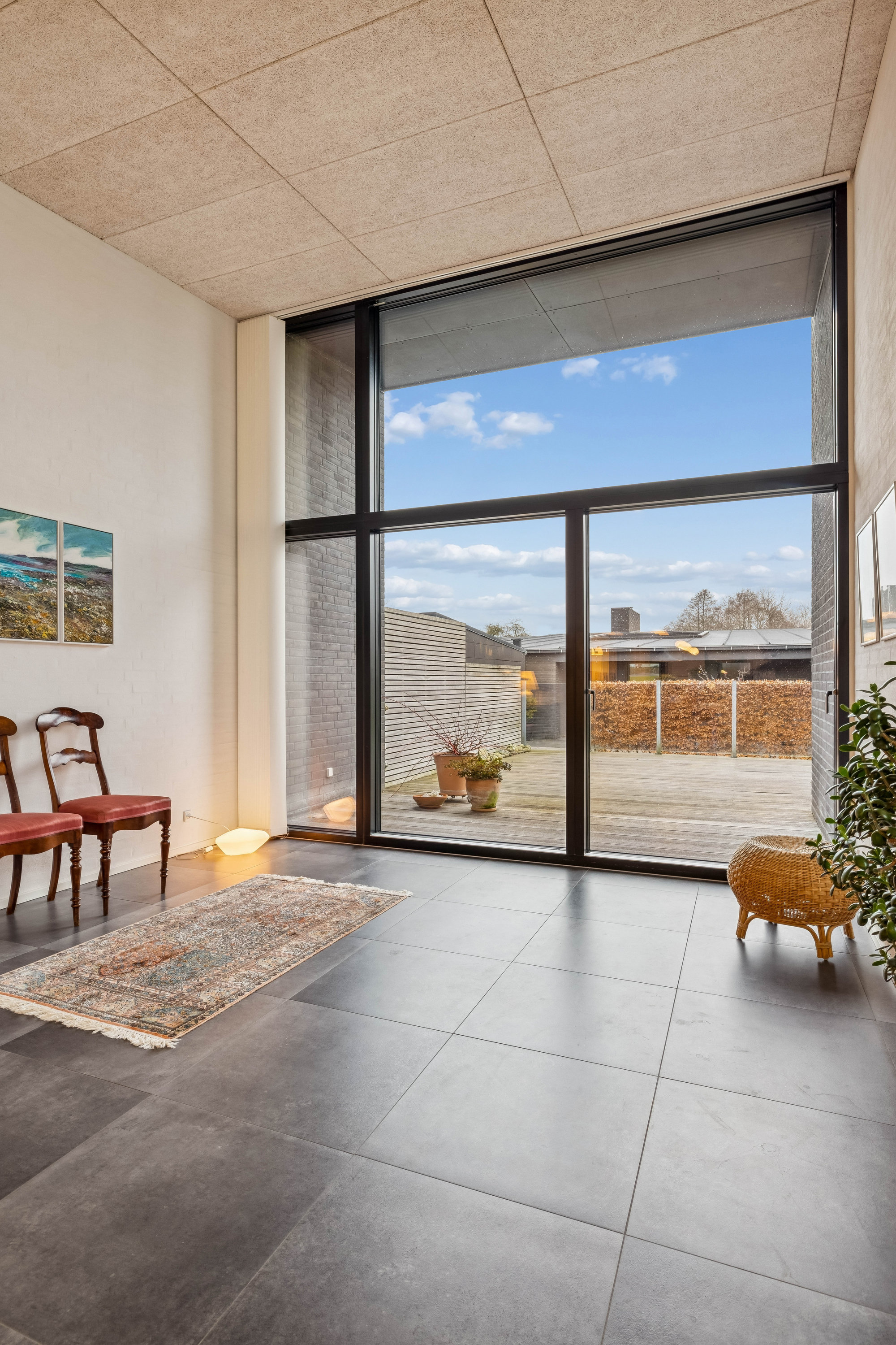 Fremhævet stue billede i fuldskærmstilstand. Billede af Strandparken 6, 8410 Rønde