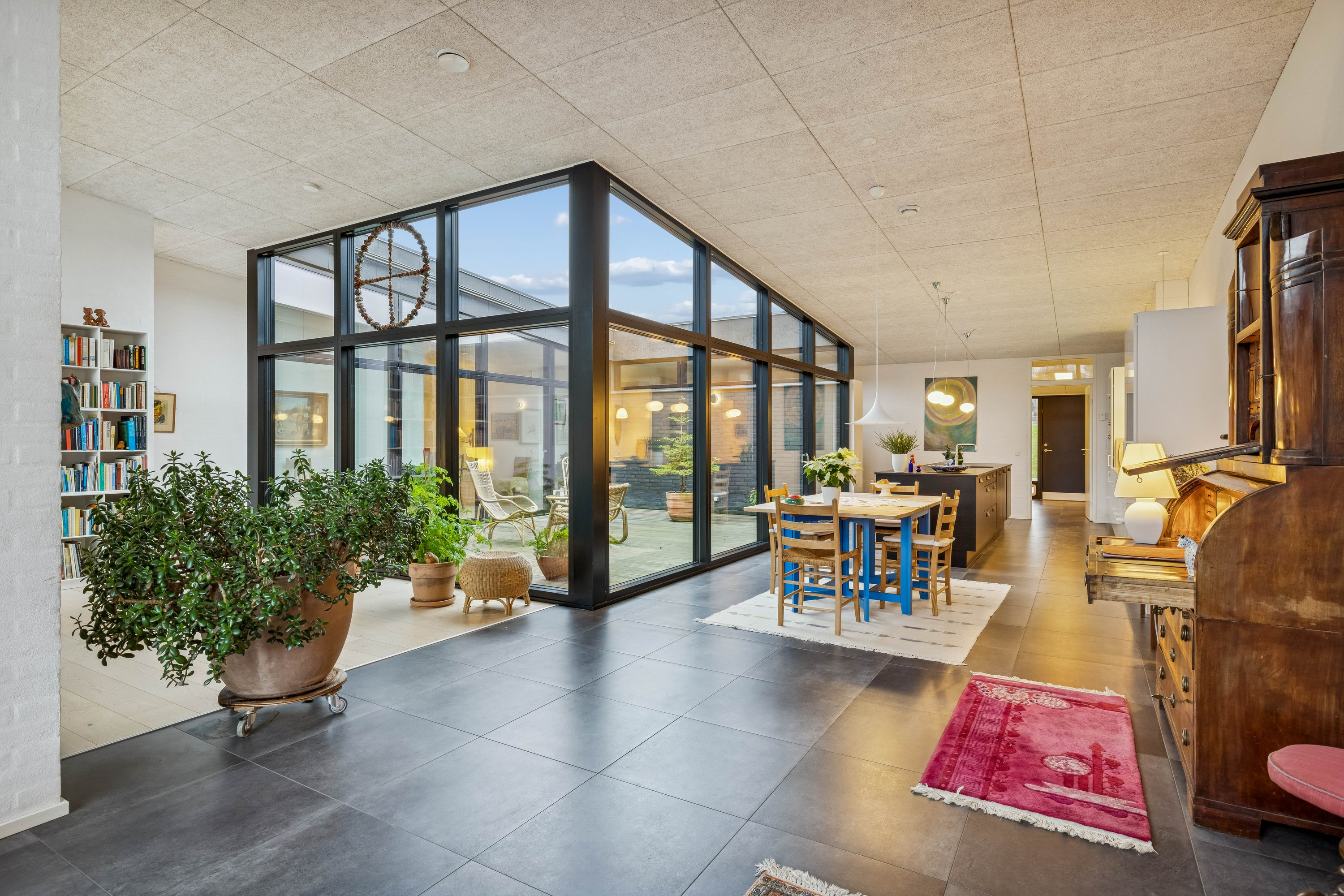 Fremhævet stue billede i fuldskærmstilstand. Billede af Strandparken 6, 8410 Rønde