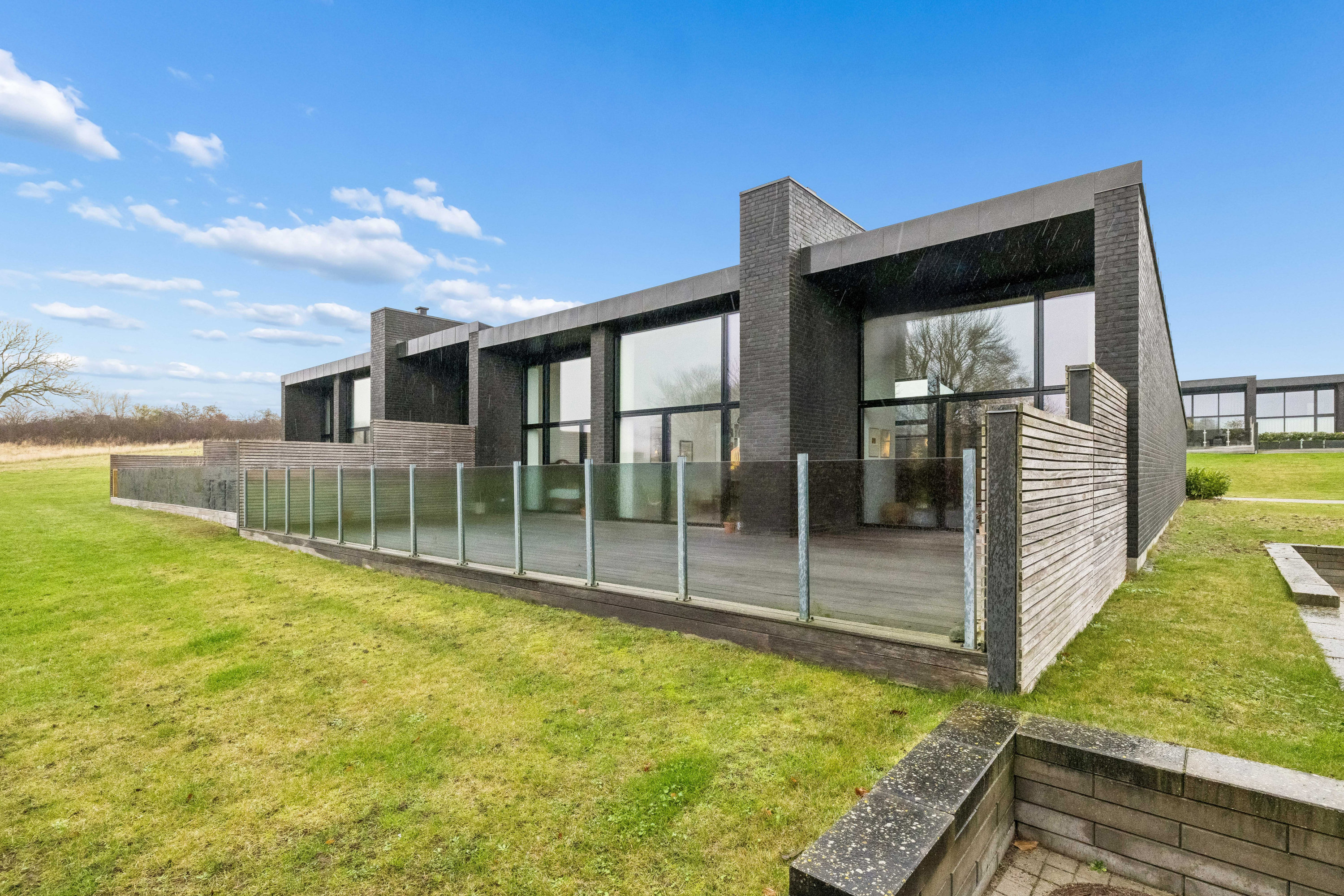 Fremhævet andet billede i fuldskærmstilstand. Billede af Strandparken 6, 8410 Rønde