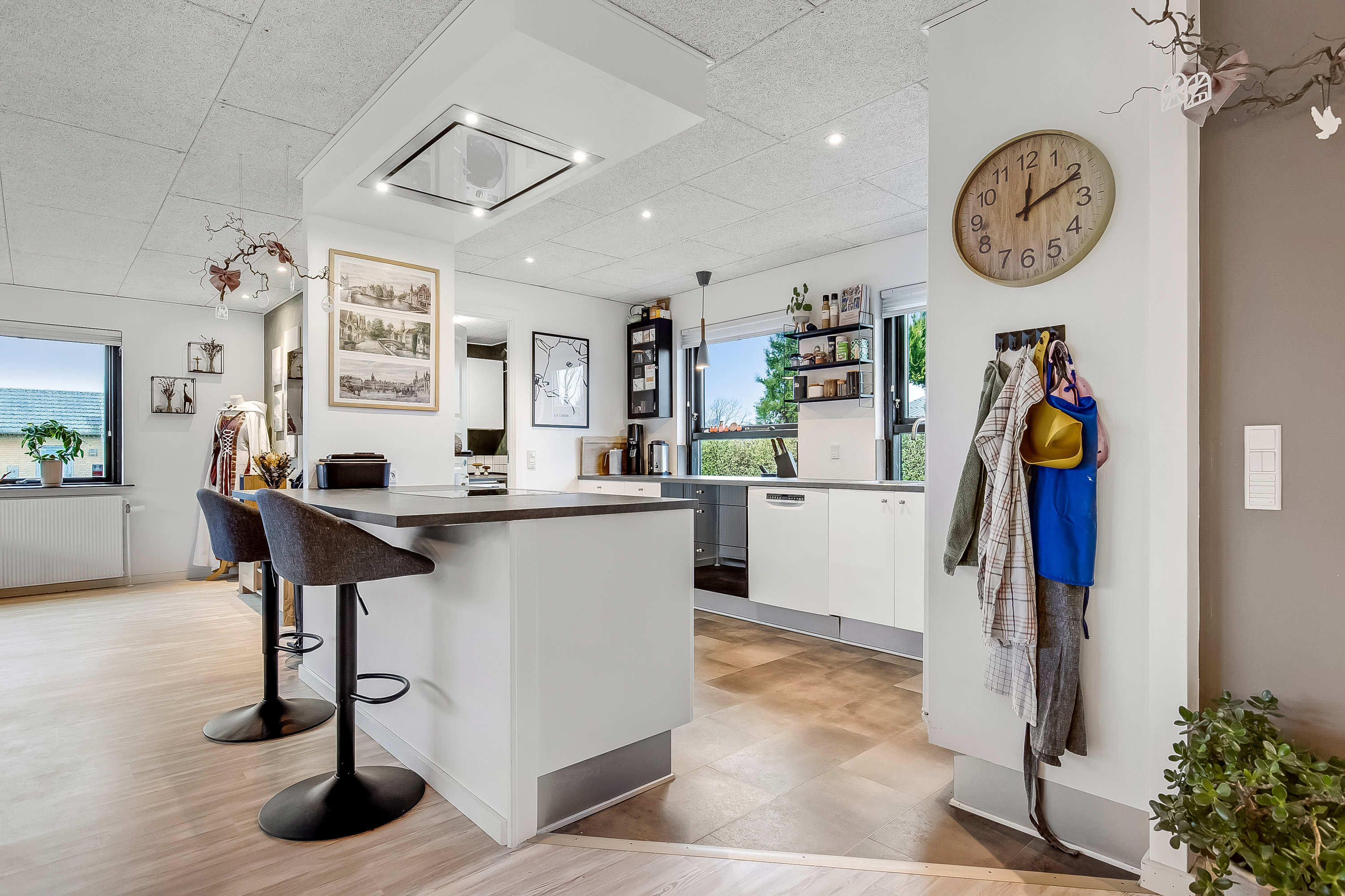 Fremhævet køkken billede i fuldskærmstilstand. Billede af Skolevej 25, Ølholm, 7160 Tørring