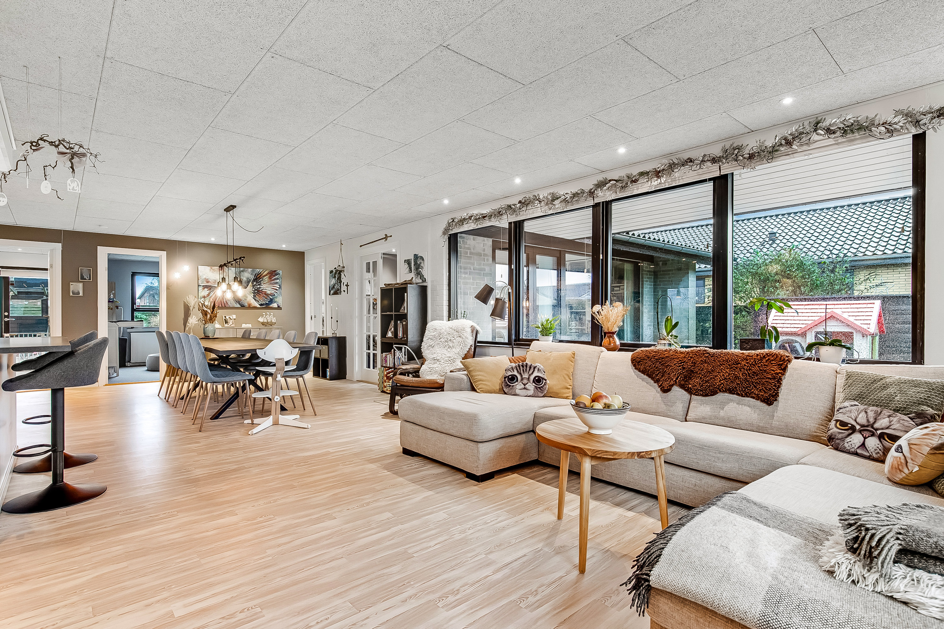 Fremhævet stue billede i fuldskærmstilstand. Billede af Skolevej 25, Ølholm, 7160 Tørring