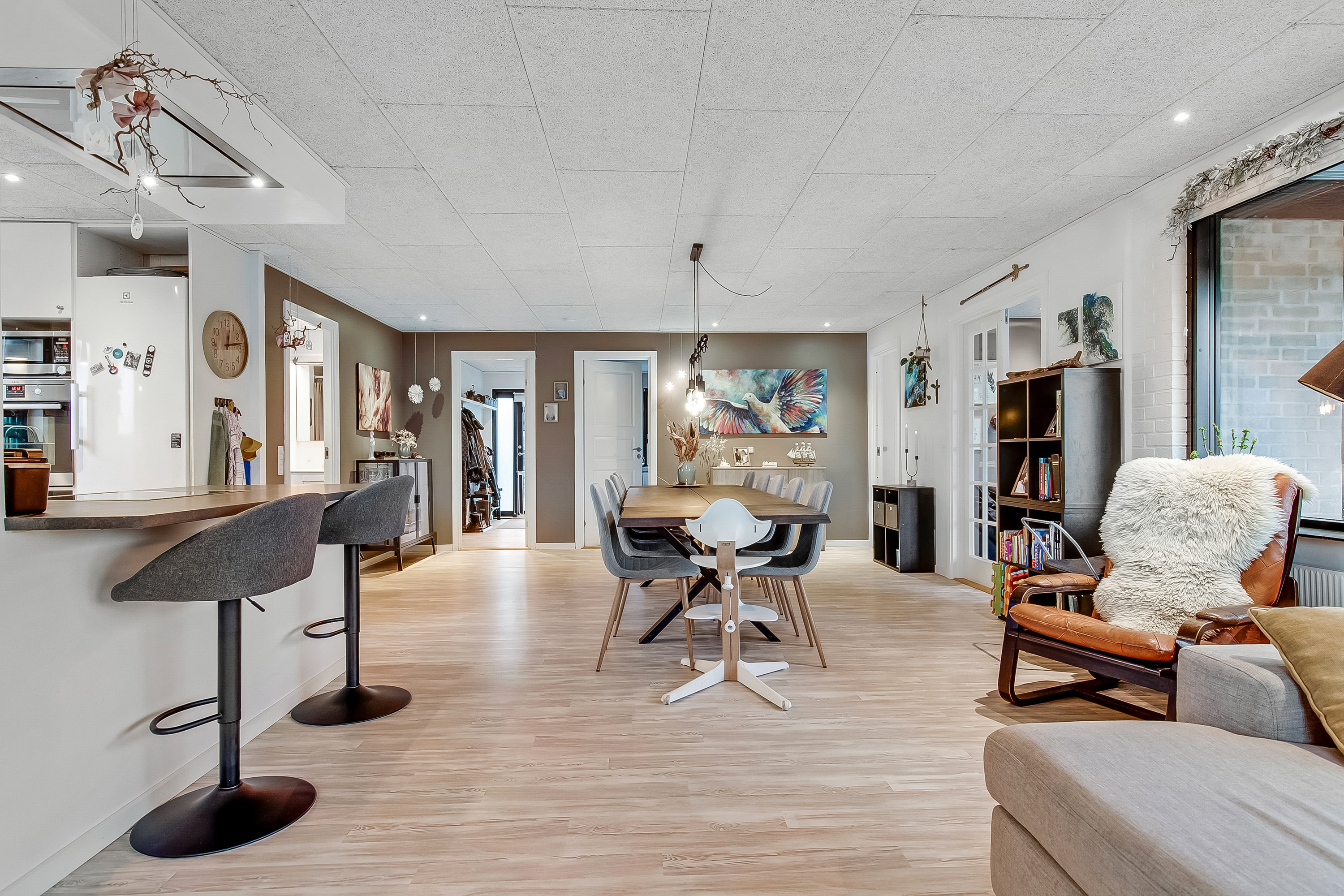 Fremhævet stue billede i fuldskærmstilstand. Billede af Skolevej 25, Ølholm, 7160 Tørring