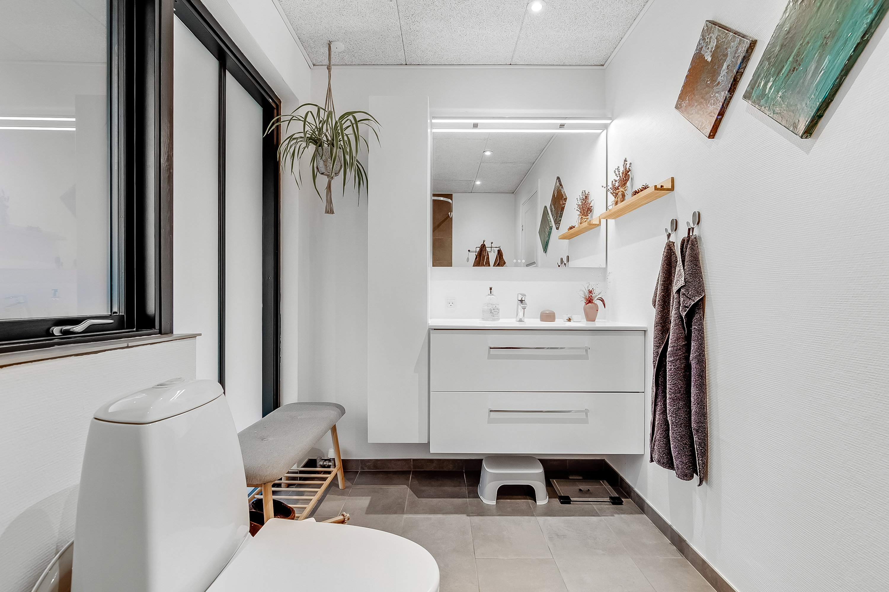 Fremhævet badeværelse billede i fuldskærmstilstand. Billede af Skolevej 25, Ølholm, 7160 Tørring