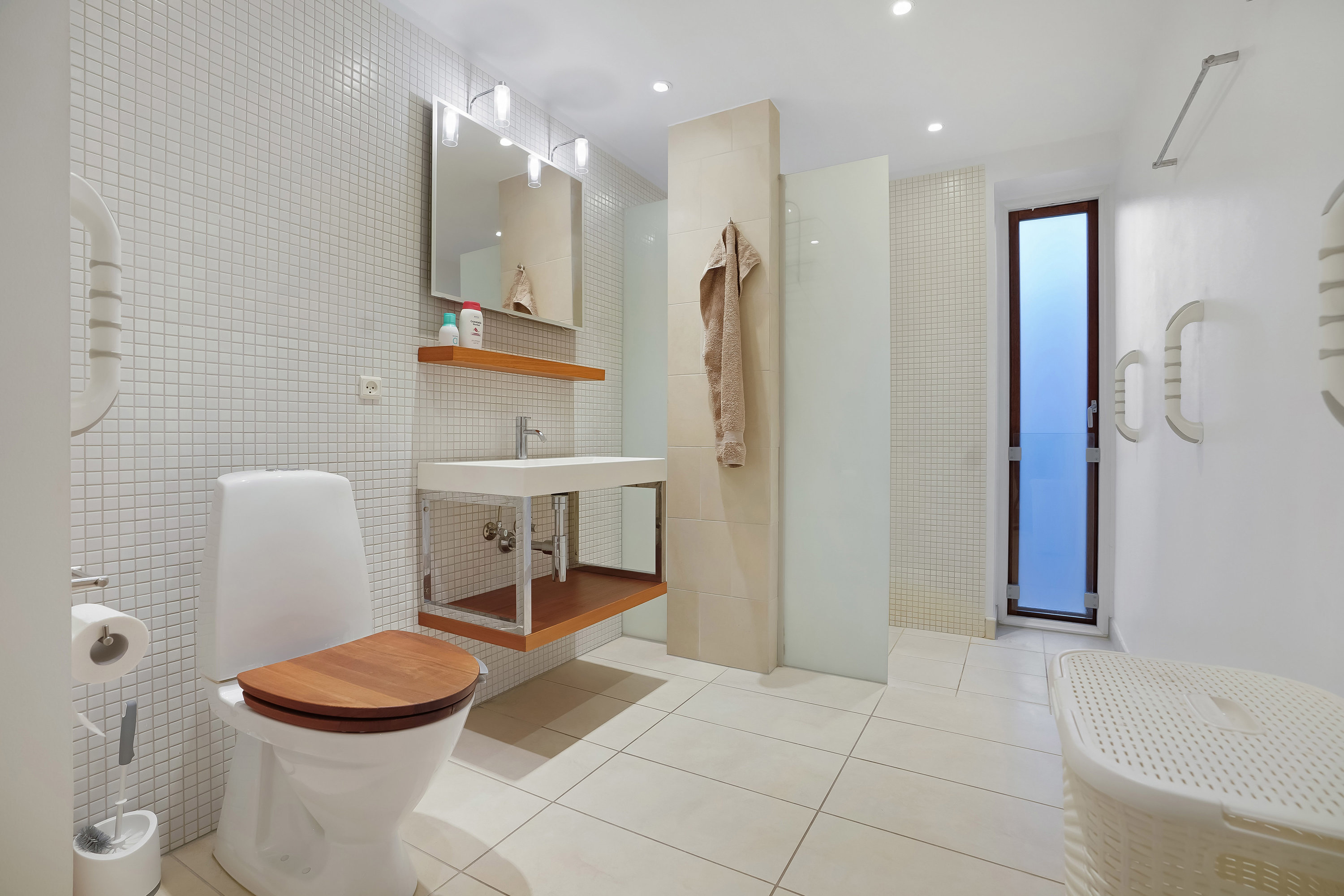 Fremhævet badeværelse billede i fuldskærmstilstand. Billede af Fænøsund Park 1, 2. 4., 5500 Middelfart