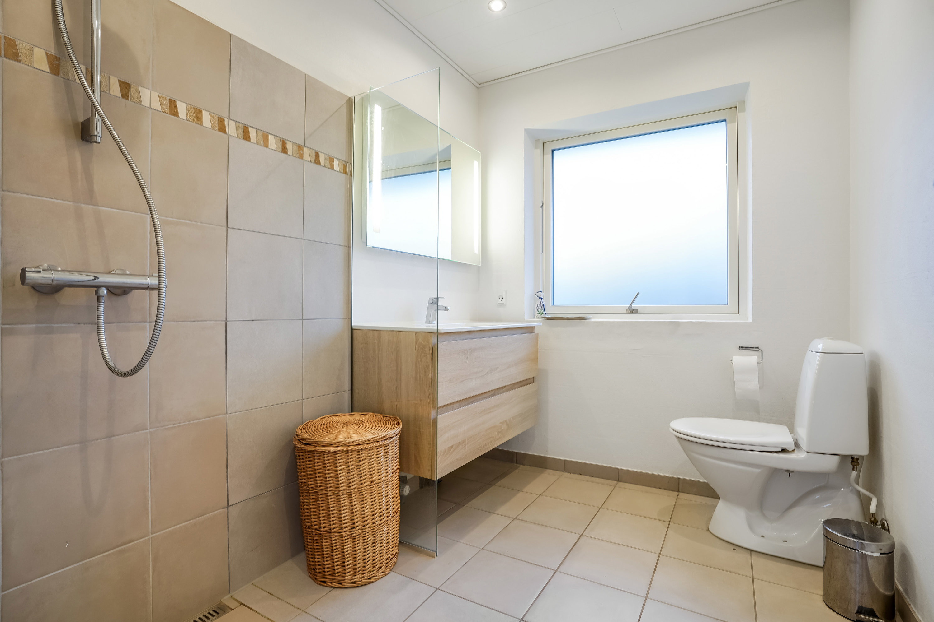 Fremhævet badeværelse billede i fuldskærmstilstand. Billede af Parkvej 22, 6623 Vorbasse