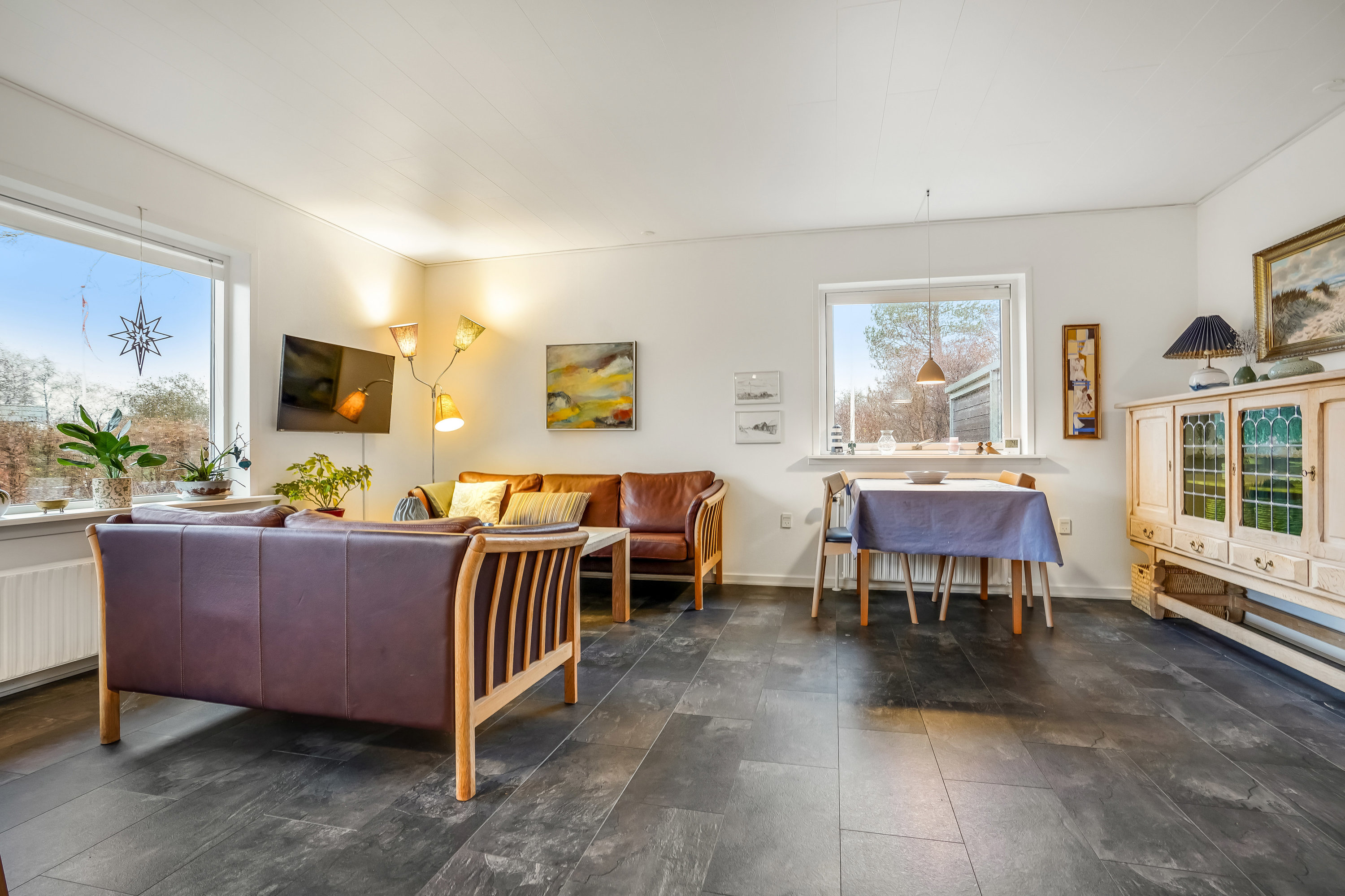 Fremhævet stue billede i fuldskærmstilstand. Billede af Parkvej 22, 6623 Vorbasse