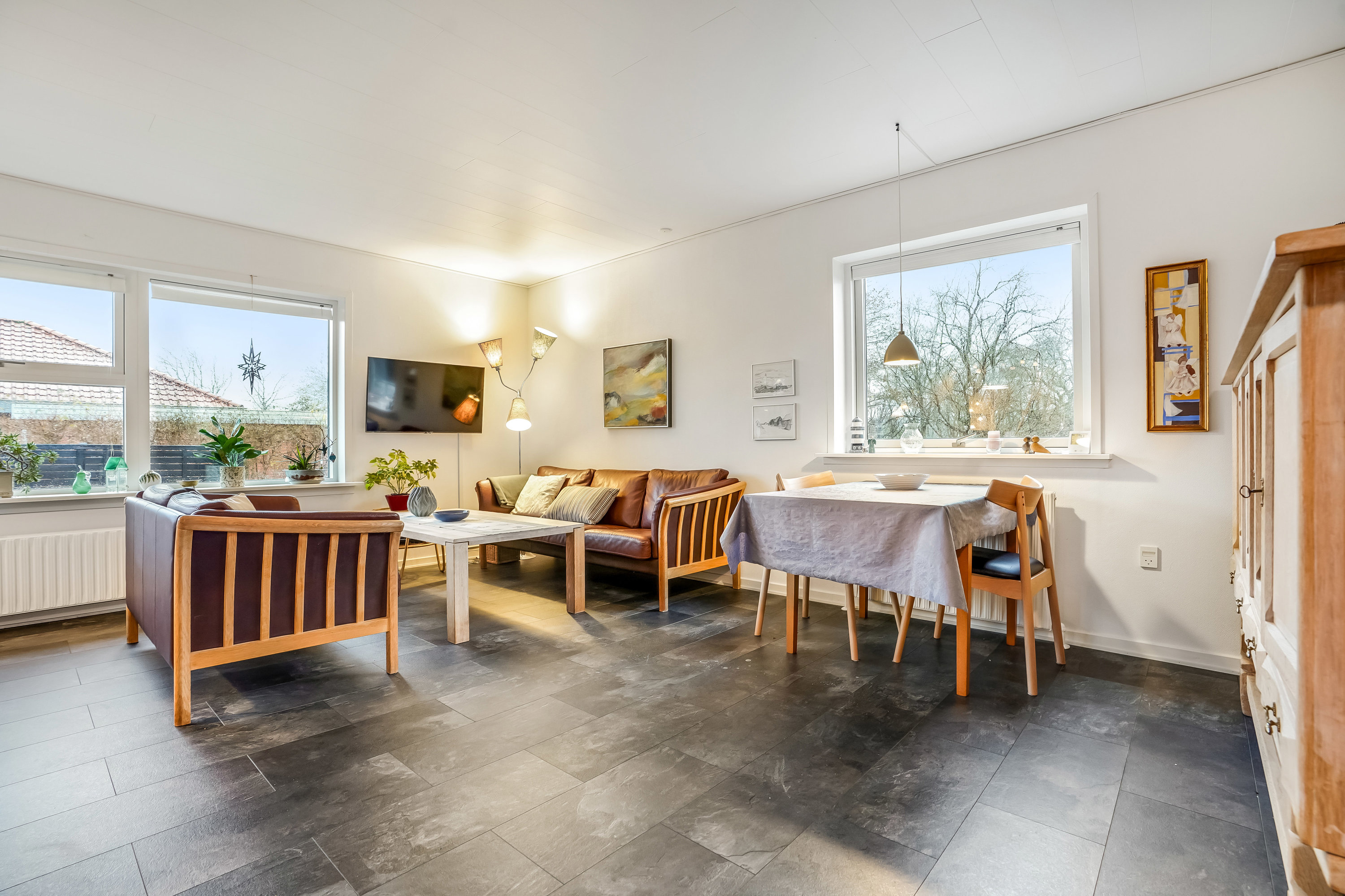 Fremhævet stue billede i fuldskærmstilstand. Billede af Parkvej 22, 6623 Vorbasse