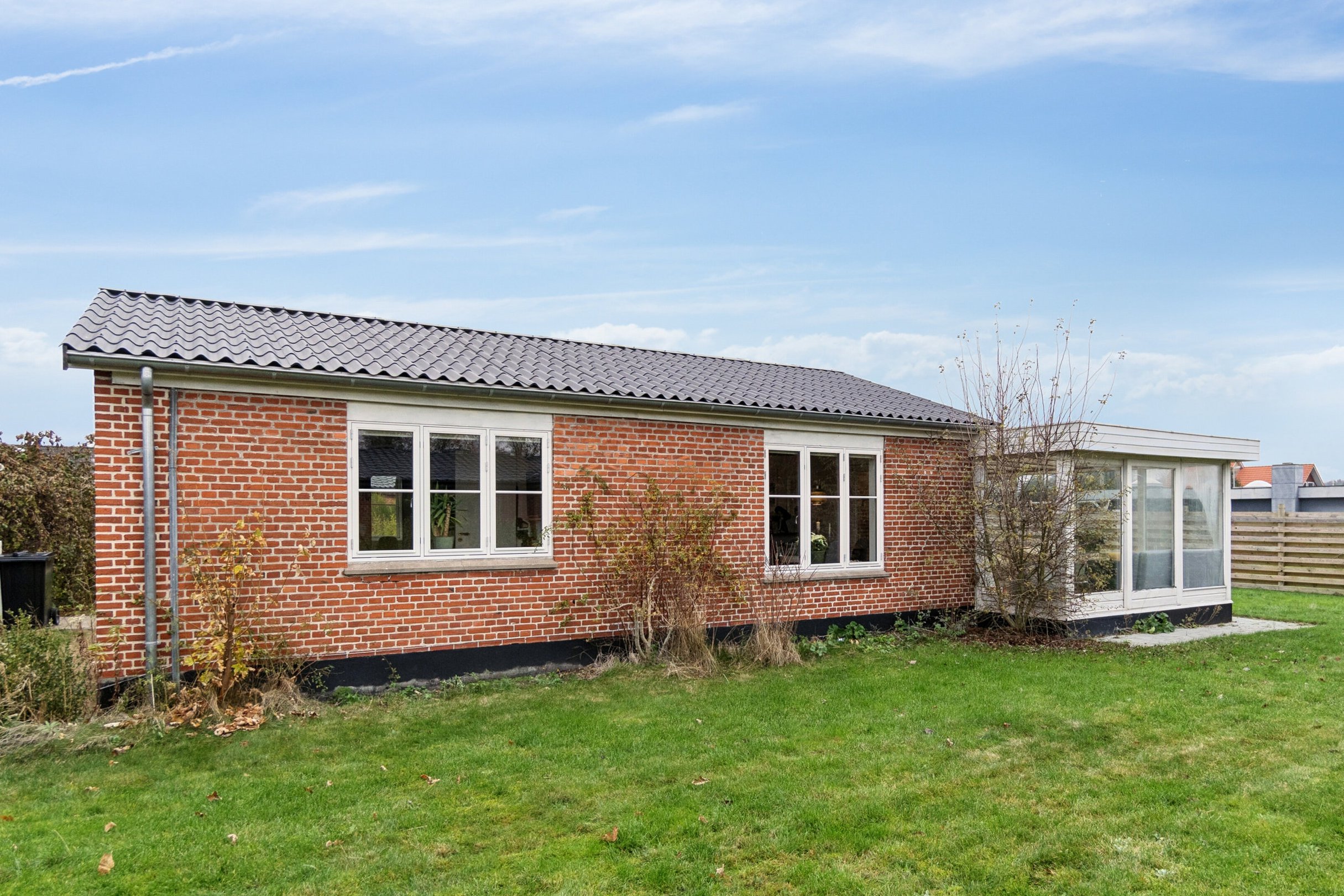 Miniaturebillede 1: set fra haven. Billede af Aavej 1B, 3300 Frederiksværk