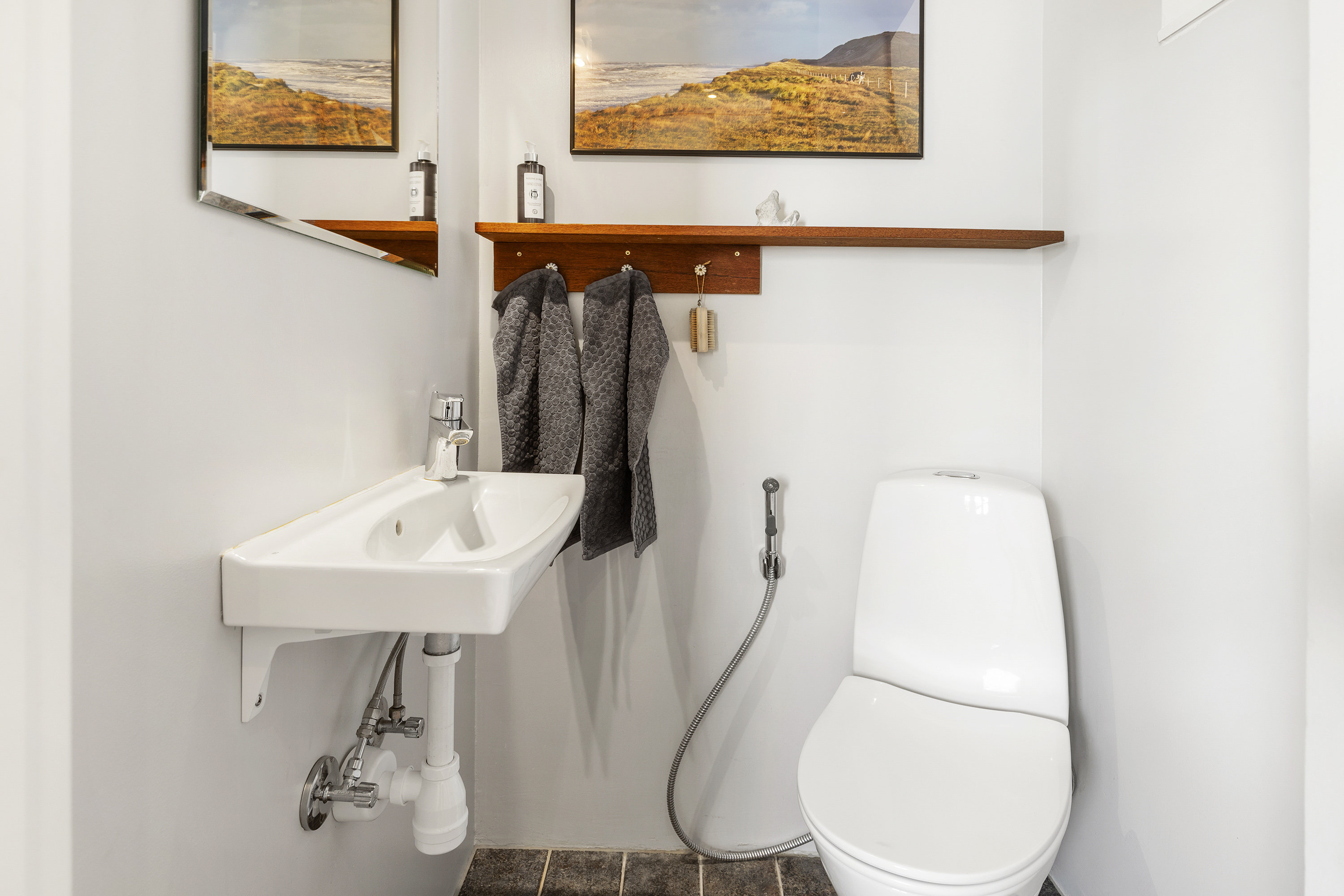 Fremhævet toilet billede i fuldskærmstilstand. Billede af Brøndumvej 33, 9690 Fjerritslev