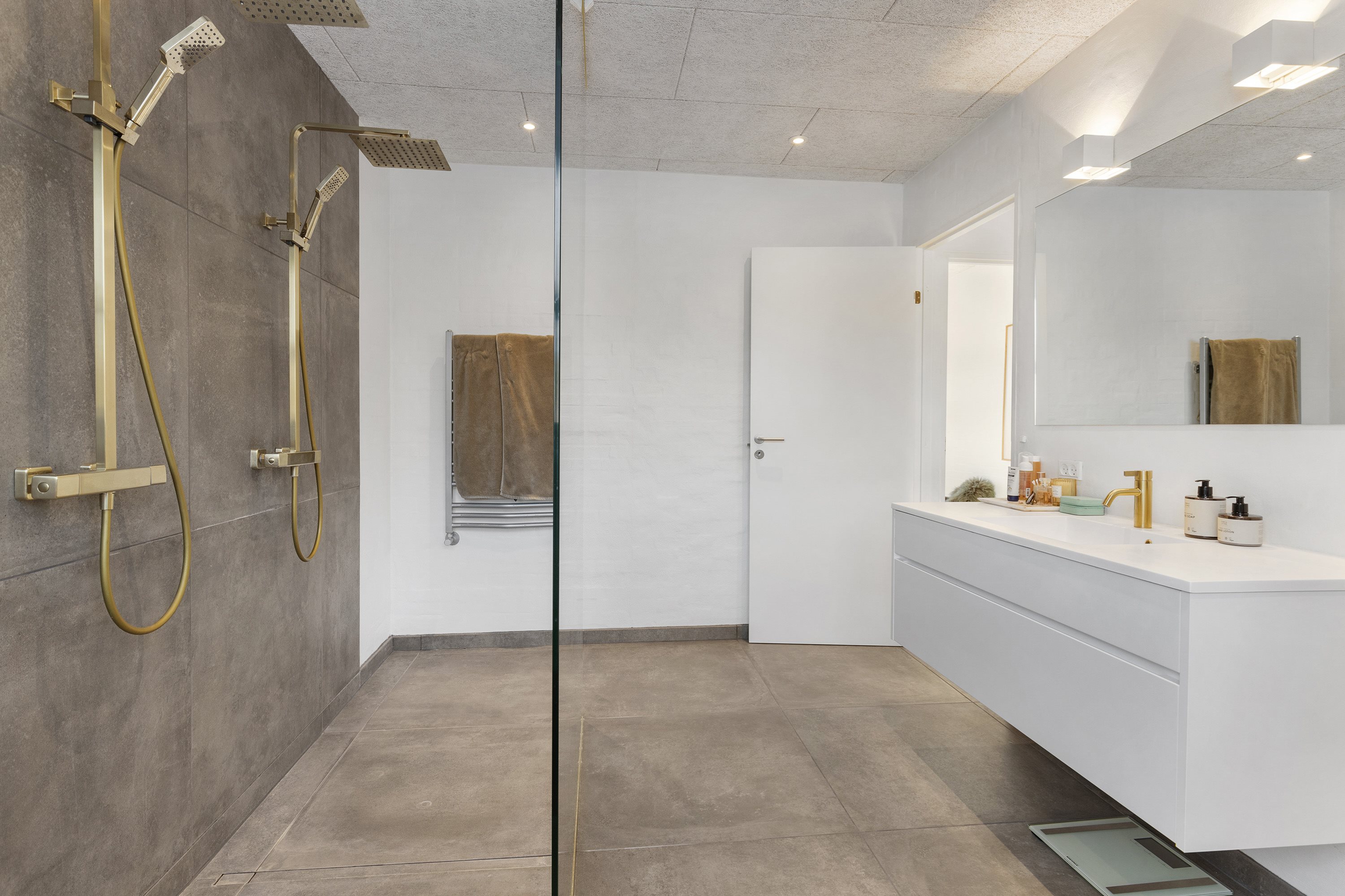 Fremhævet badeværelse billede i fuldskærmstilstand. Billede af Dalhøjen 72, 9690 Fjerritslev