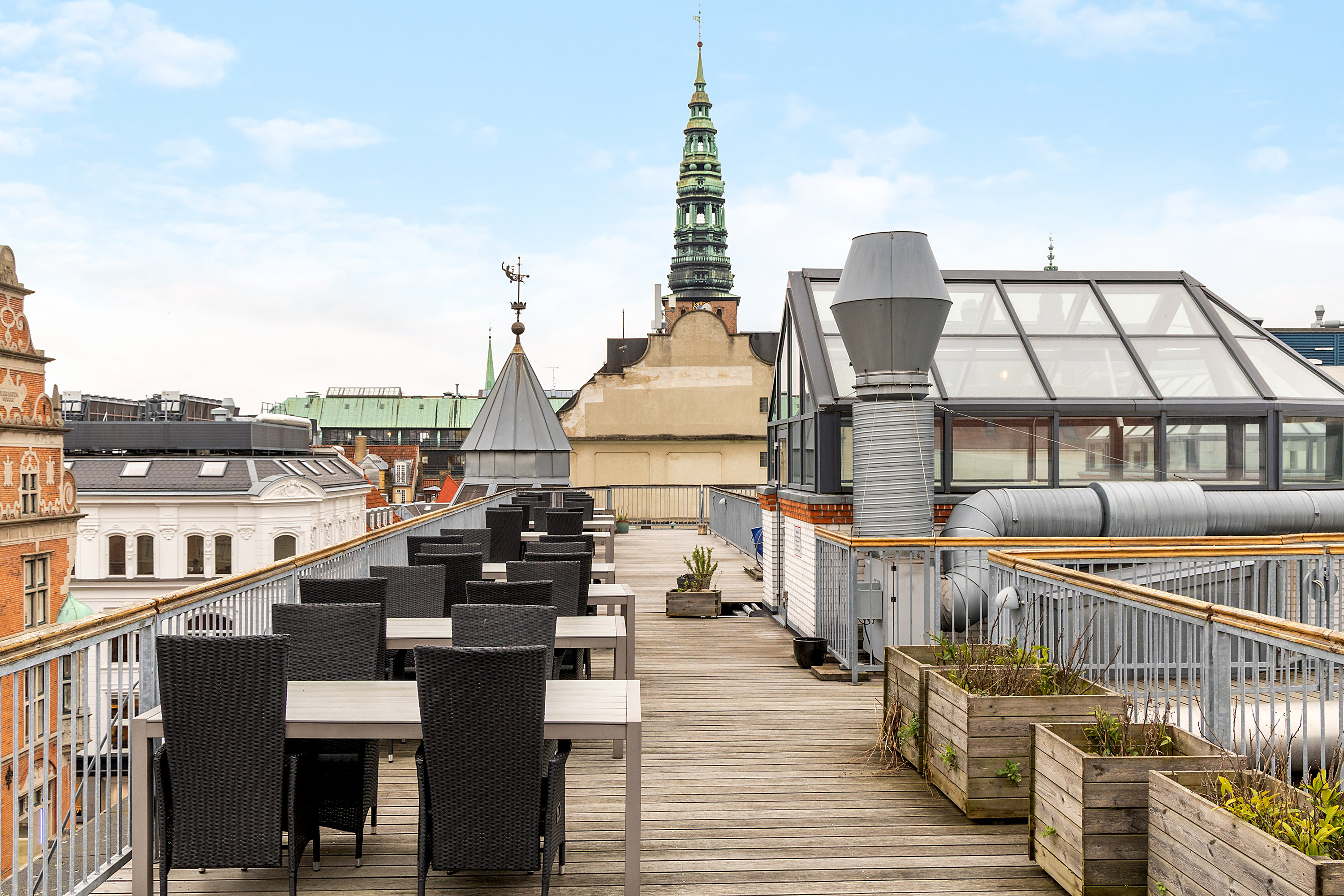 Fremhævet tagterrasse billede i fuldskærmstilstand. Billede af Silkegade 17, 2. th., 1113 København K