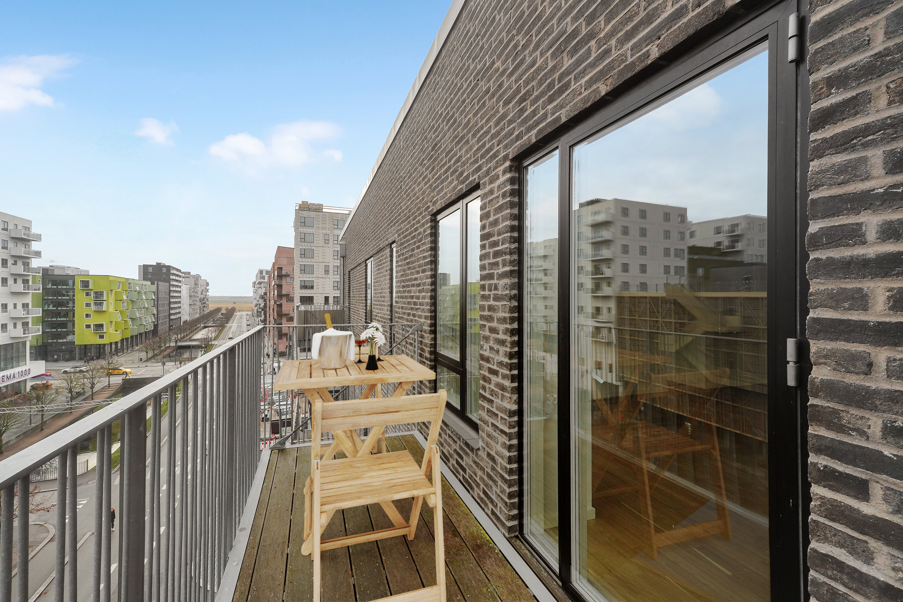 Fremhævet andet billede i fuldskærmstilstand. Billede af Robert Jacobsens Vej 40B, 5. th., 2300 København S