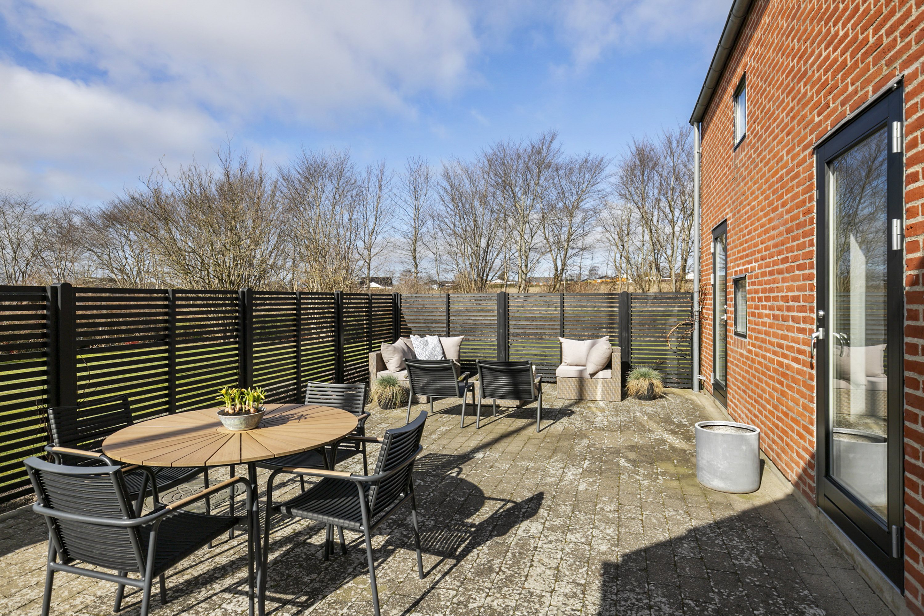 Fremhævet terrasse billede i fuldskærmstilstand. Billede af Rugmarken 126, 9690 Fjerritslev