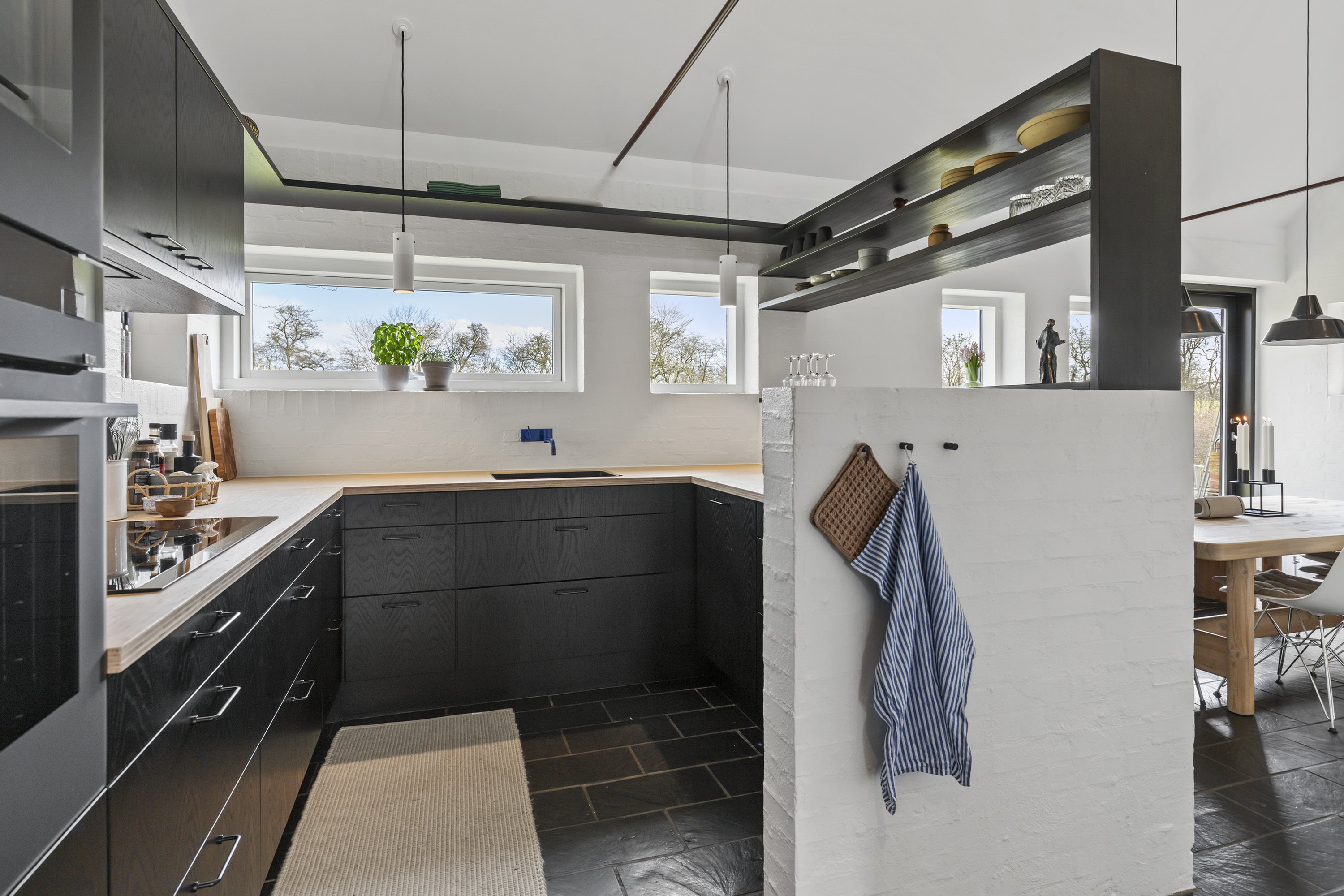 Fremhævet køkken billede i fuldskærmstilstand. Billede af Rugmarken 126, 9690 Fjerritslev