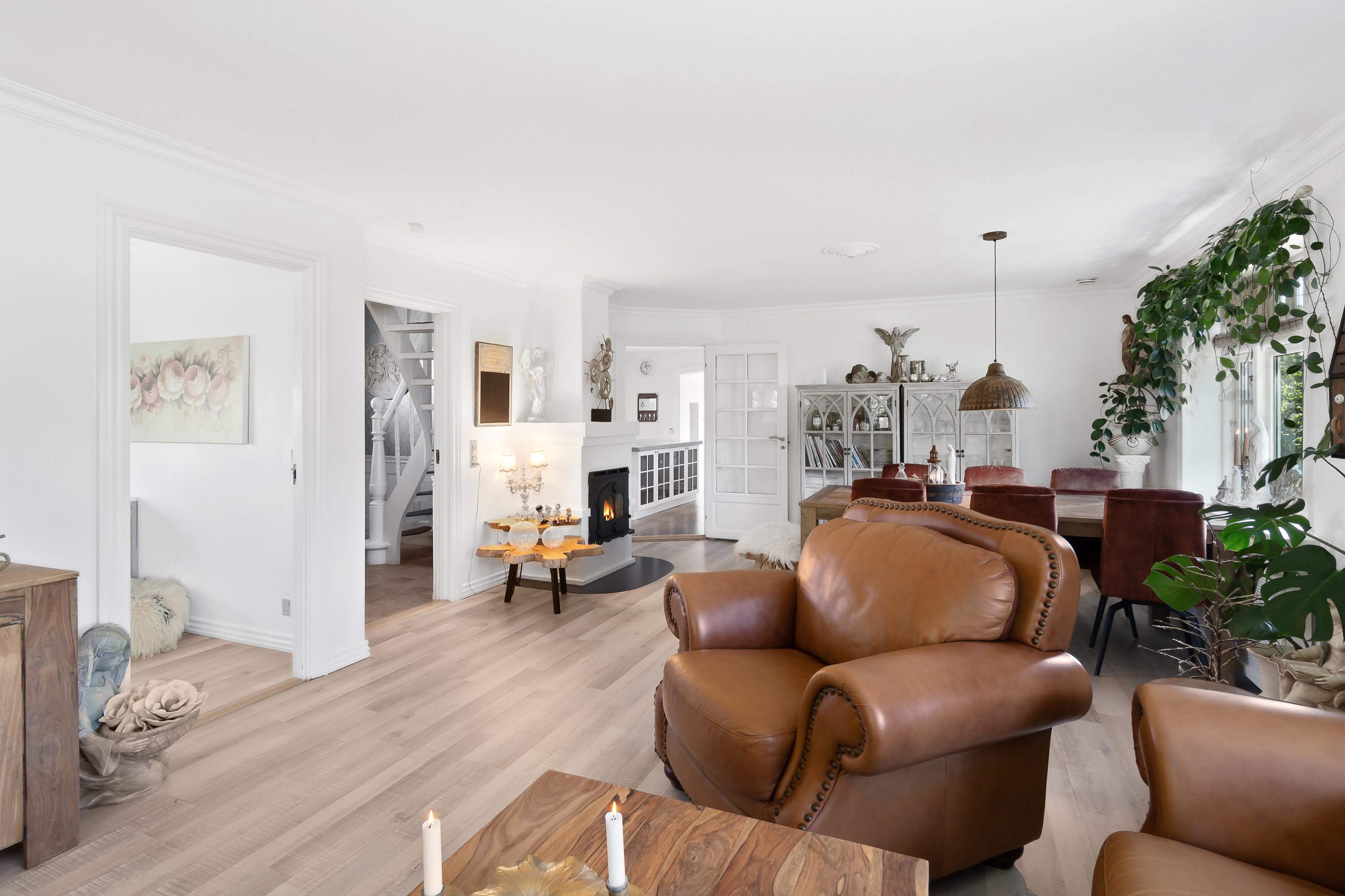 Fremhævet stue billede i fuldskærmstilstand. Billede af Vestergaardsvej 9, 9690 Fjerritslev