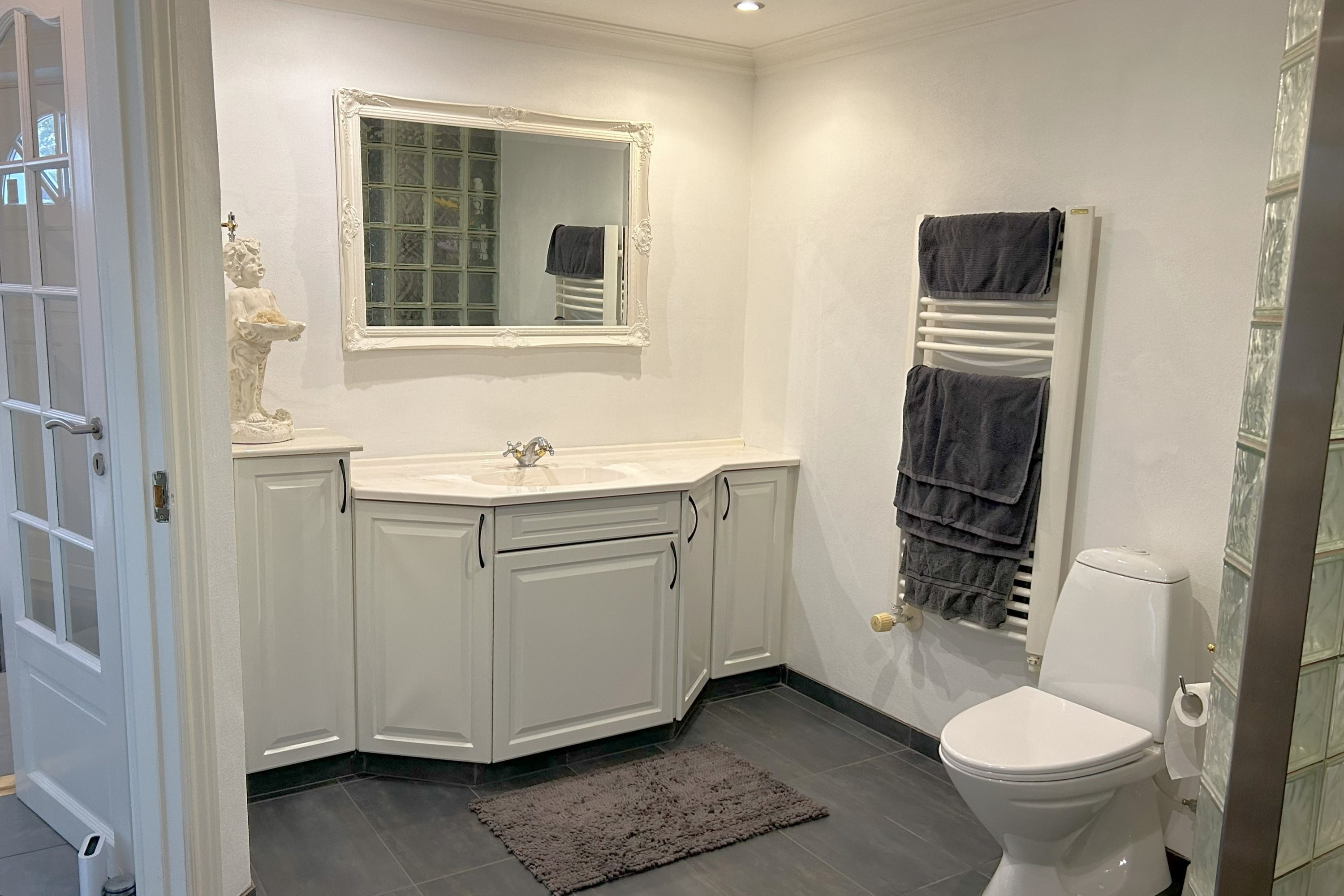 Fremhævet badeværelse billede i fuldskærmstilstand. Billede af Vestergaardsvej 9, 9690 Fjerritslev