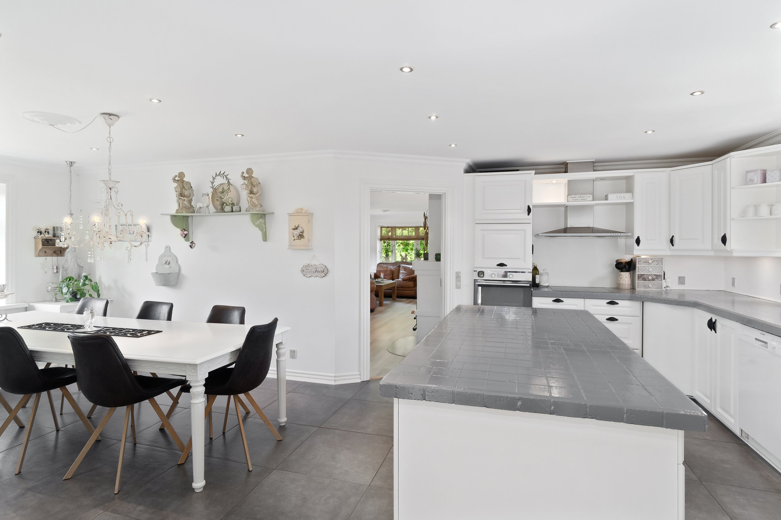 Fremhævet køkken billede i fuldskærmstilstand. Billede af Vestergaardsvej 9, 9690 Fjerritslev