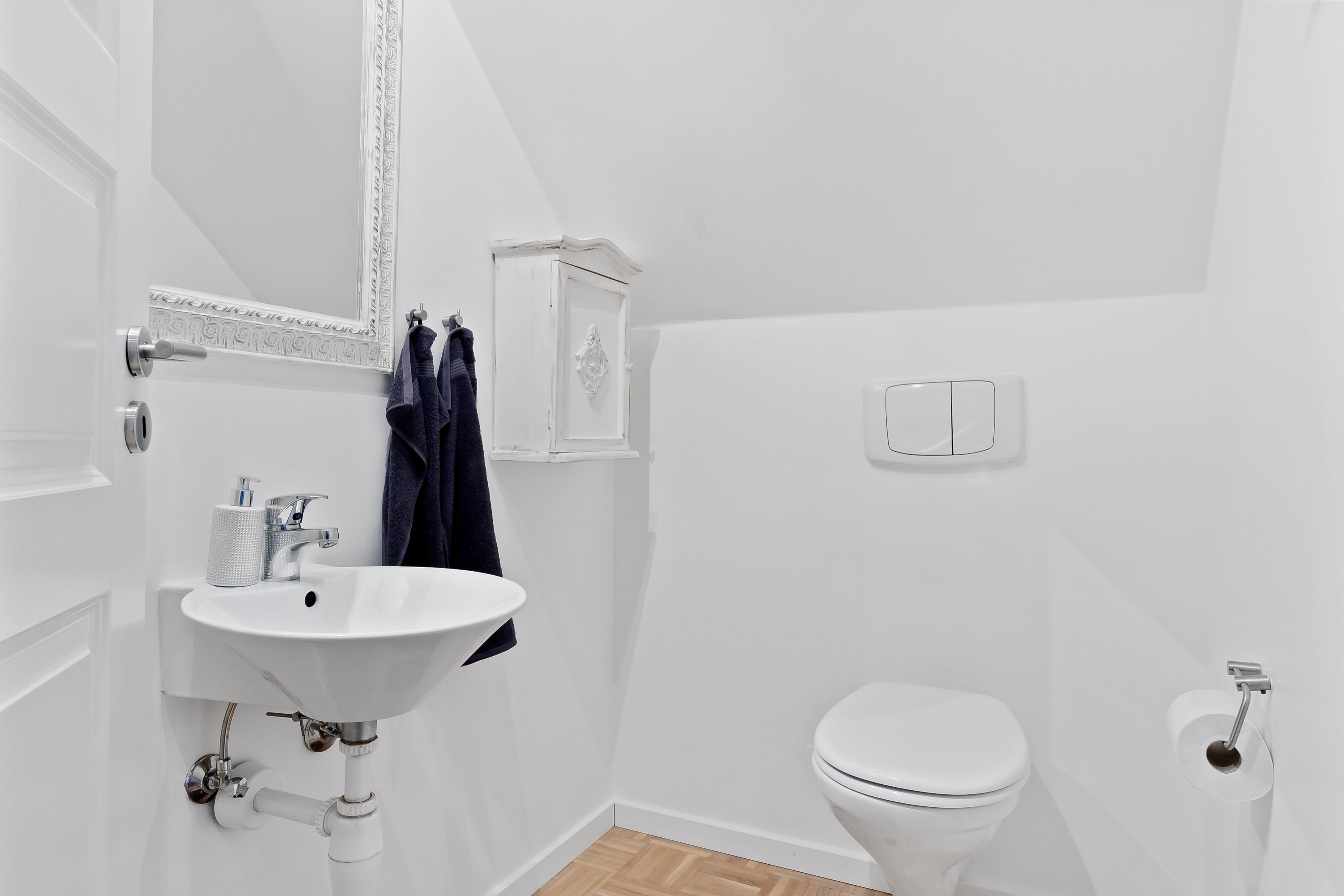 Fremhævet toilet billede i fuldskærmstilstand. Billede af Vestergaardsvej 9, 9690 Fjerritslev